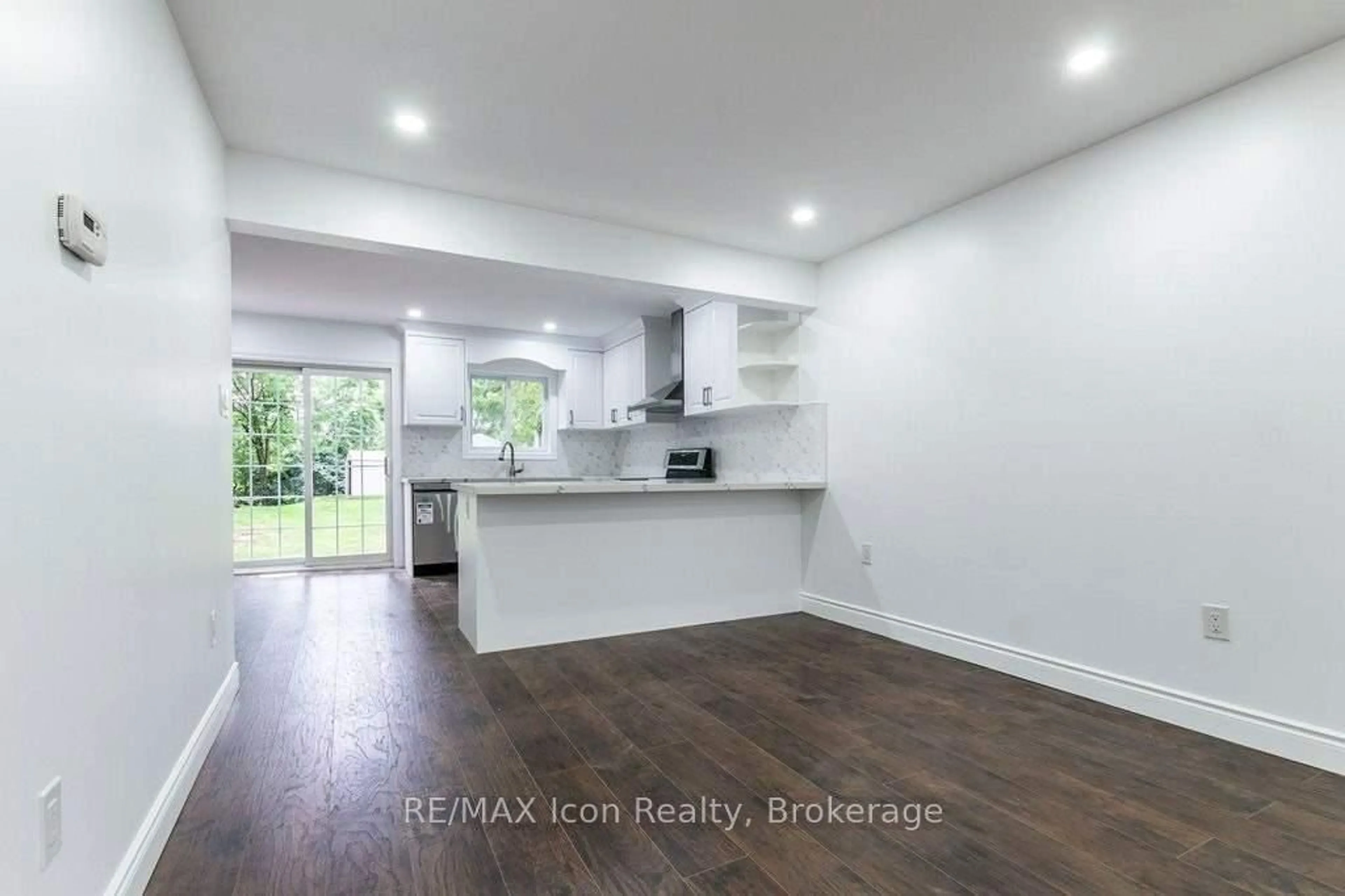 Open concept kitchen, unknown for 1270 Spring Gardens Rd, Burlington Ontario L7T 1J8