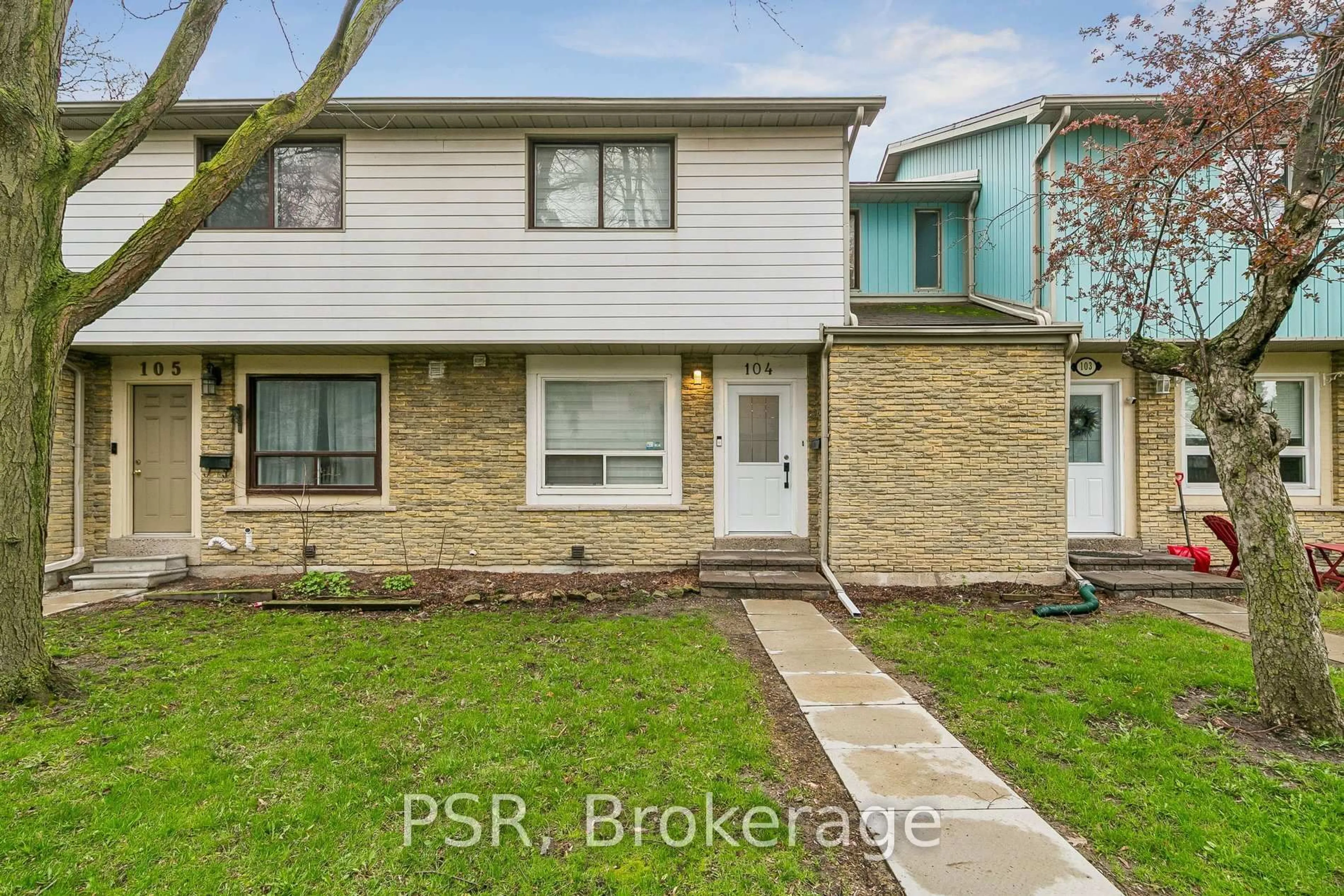 Home with brick exterior material, street for 6540 Falconer Dr #104, Mississauga Ontario L5N 1M1