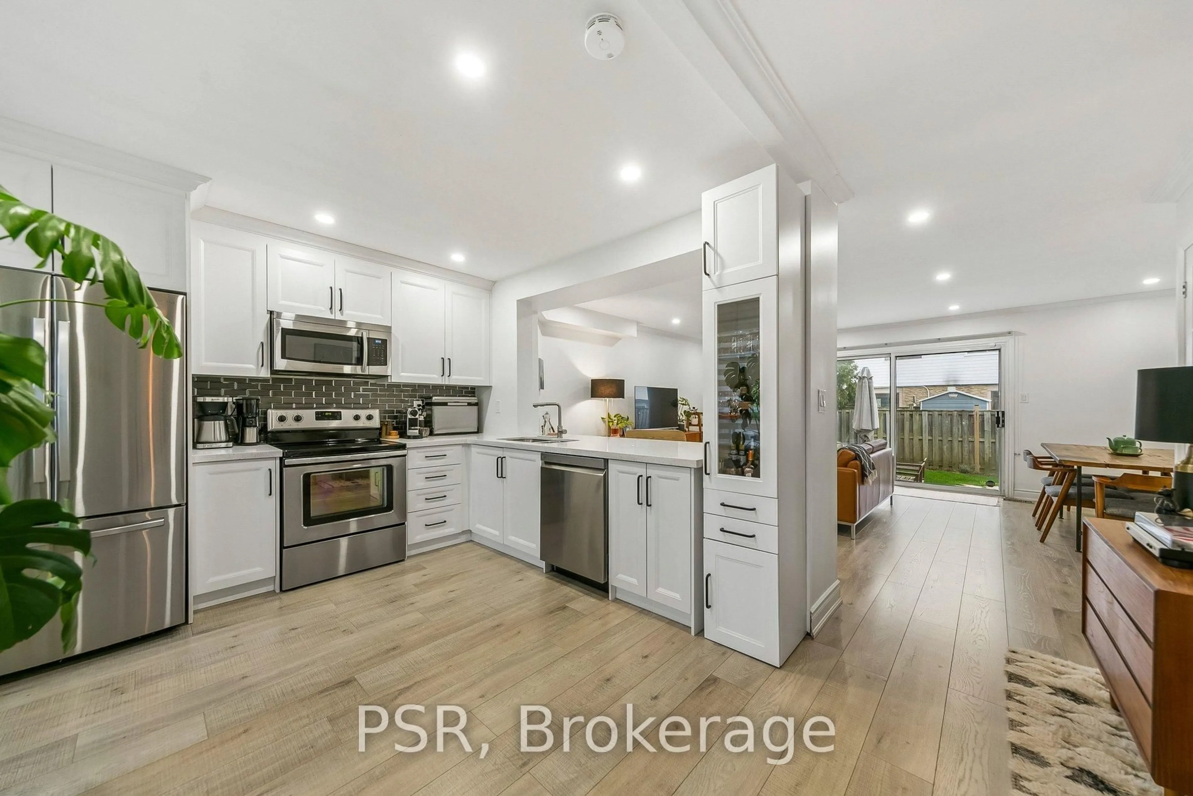 Open concept kitchen, unknown for 6540 Falconer Dr #104, Mississauga Ontario L5N 1M1