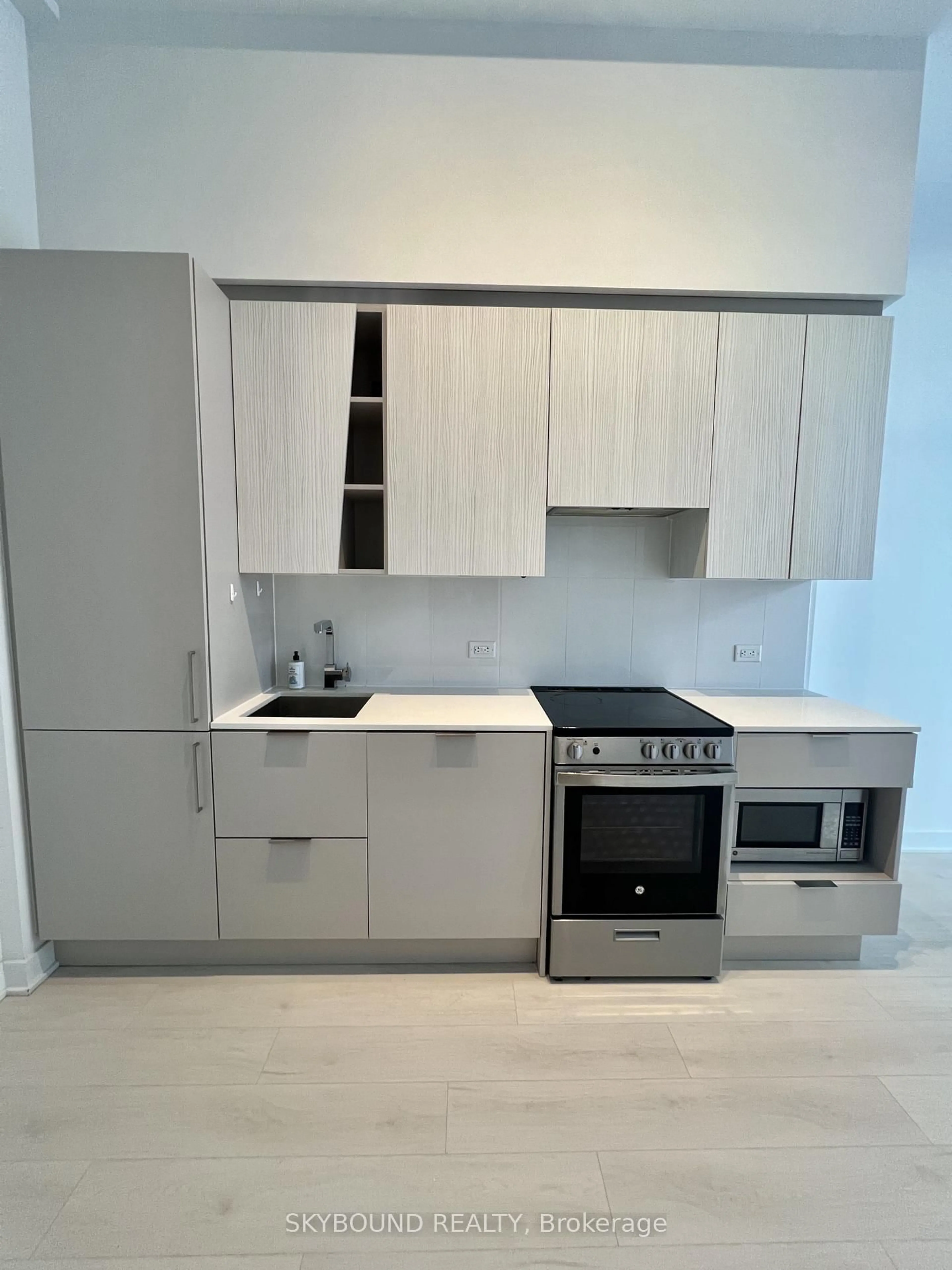 Standard kitchen, unknown for 3900 Confederation Pkwy #529, Mississauga Ontario L5B 0K7