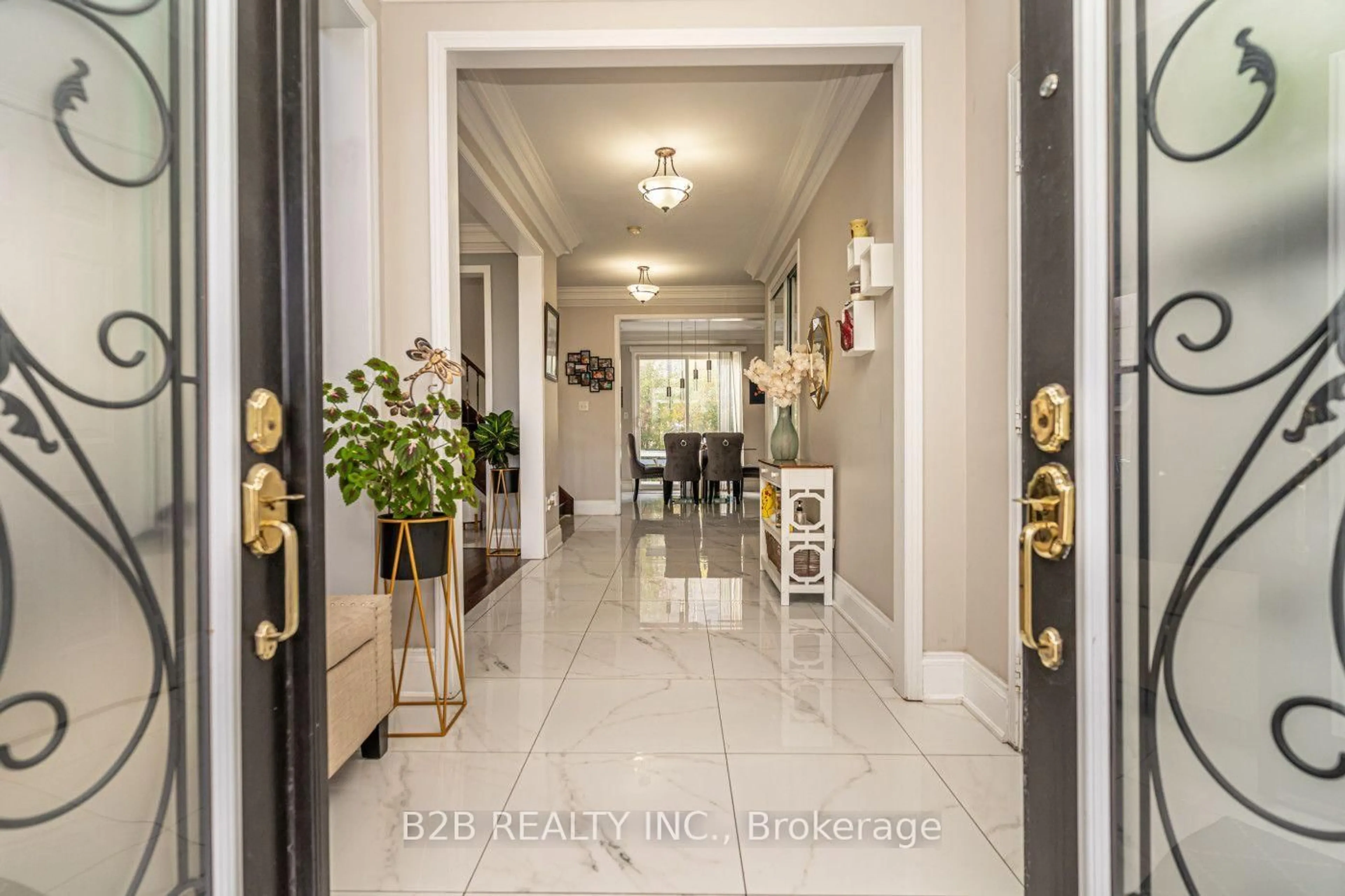 Indoor entryway for 12 VALLEYWEST Rd, Brampton Ontario L6P 2J9