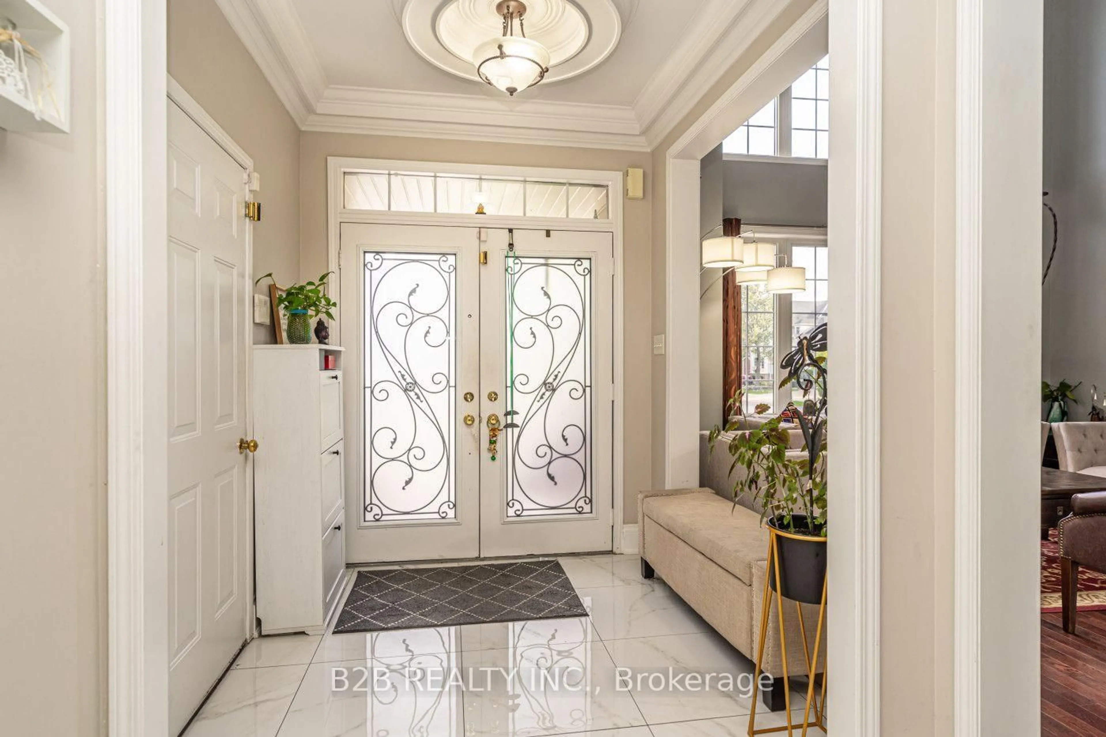 Indoor entryway for 12 VALLEYWEST Rd, Brampton Ontario L6P 2J9