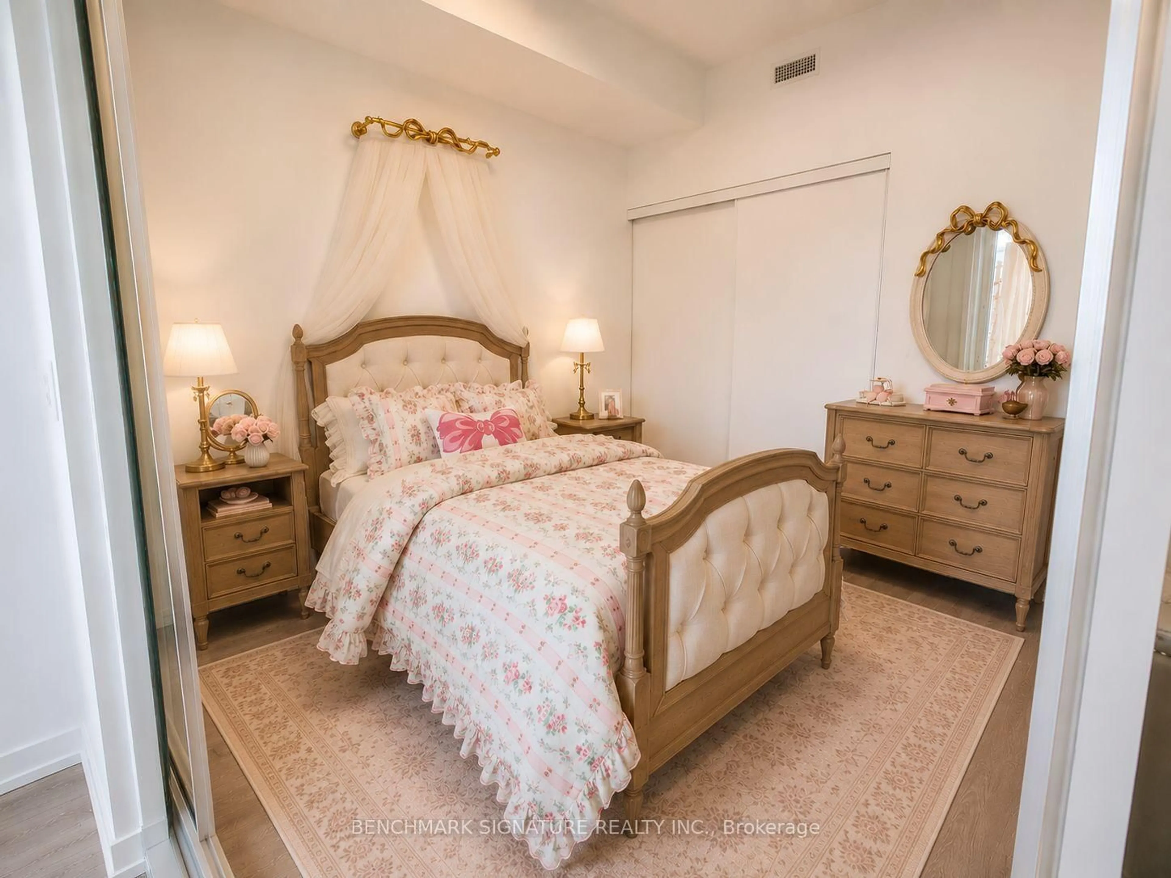 Bedroom with bed, unknown for 270 Dufferin St #lph18, Toronto Ontario M6K 0H8
