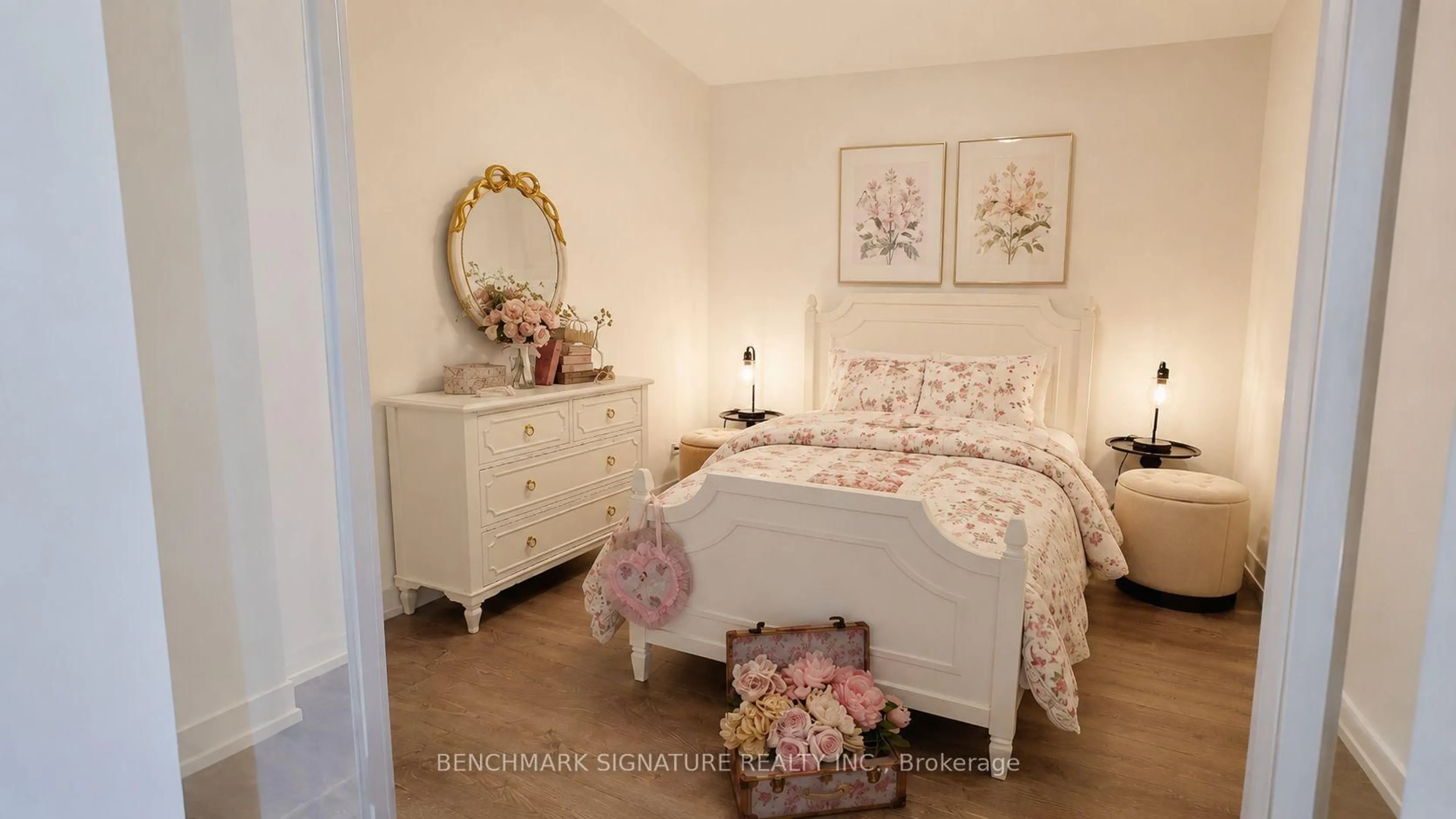 Bedroom with bed, wood/laminate floor for 270 Dufferin St #lph18, Toronto Ontario M6K 0H8