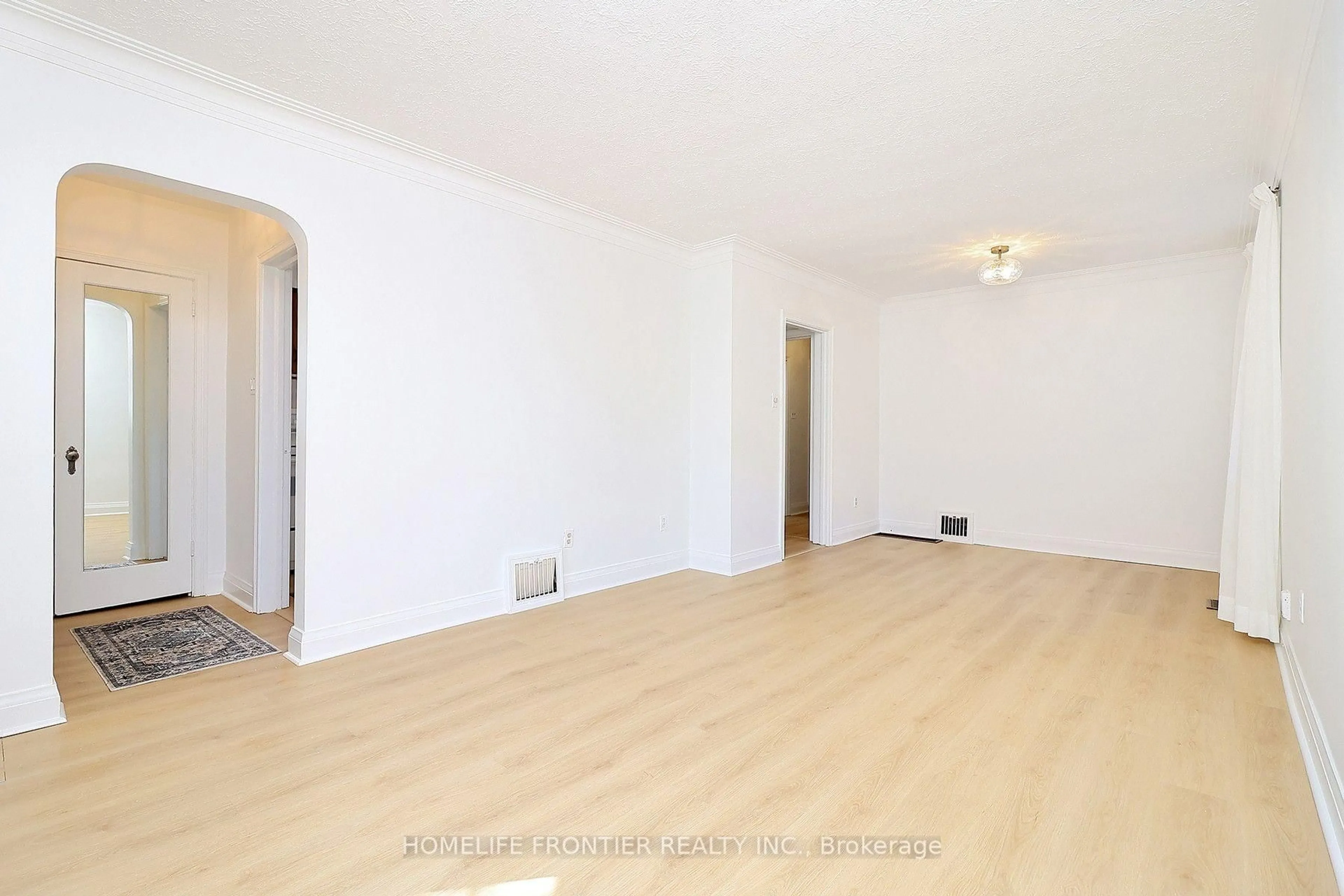 A pic of a room for 132 Wesley St, Toronto Ontario M8Y 2X1