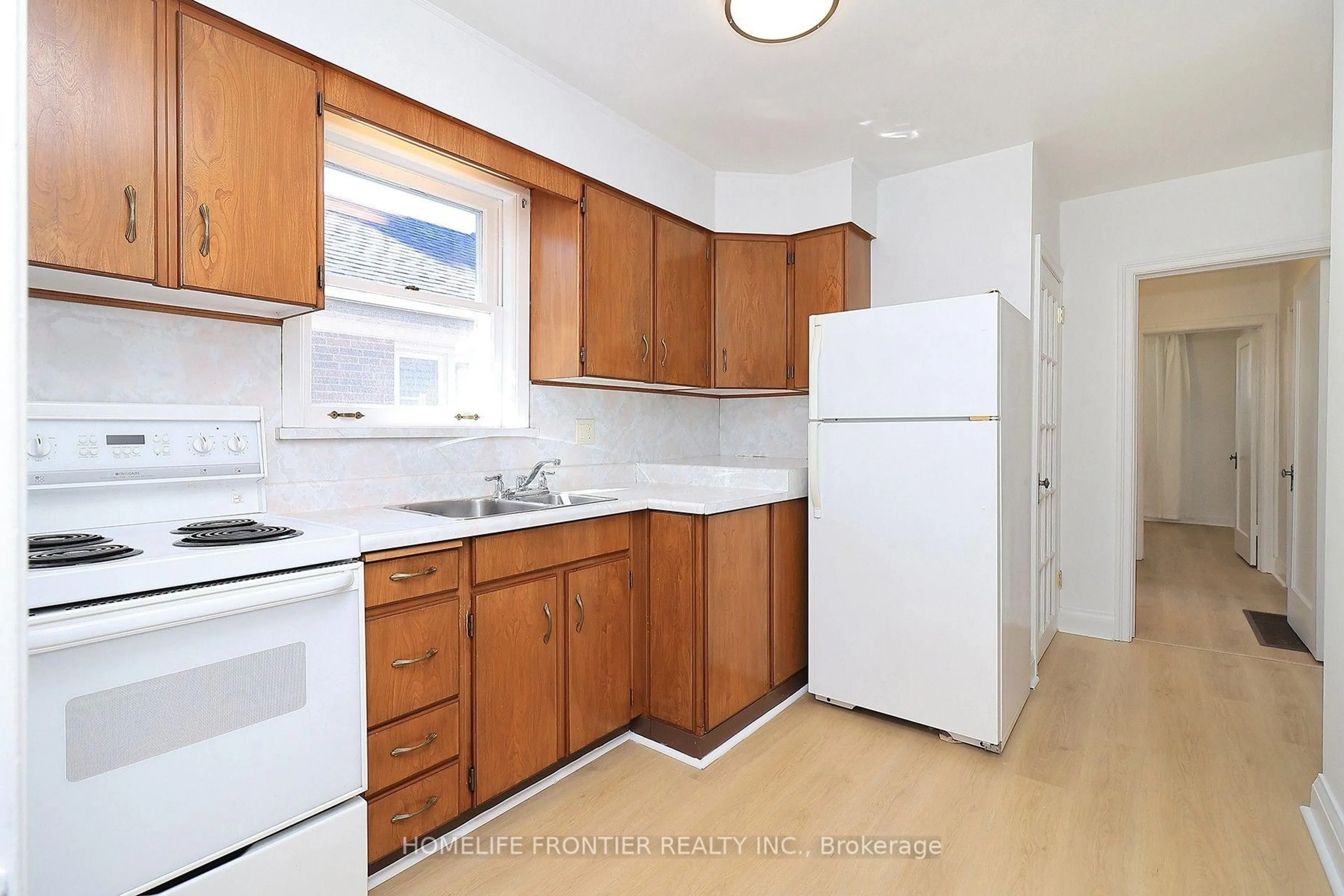 Standard kitchen, unknown for 132 Wesley St, Toronto Ontario M8Y 2X1