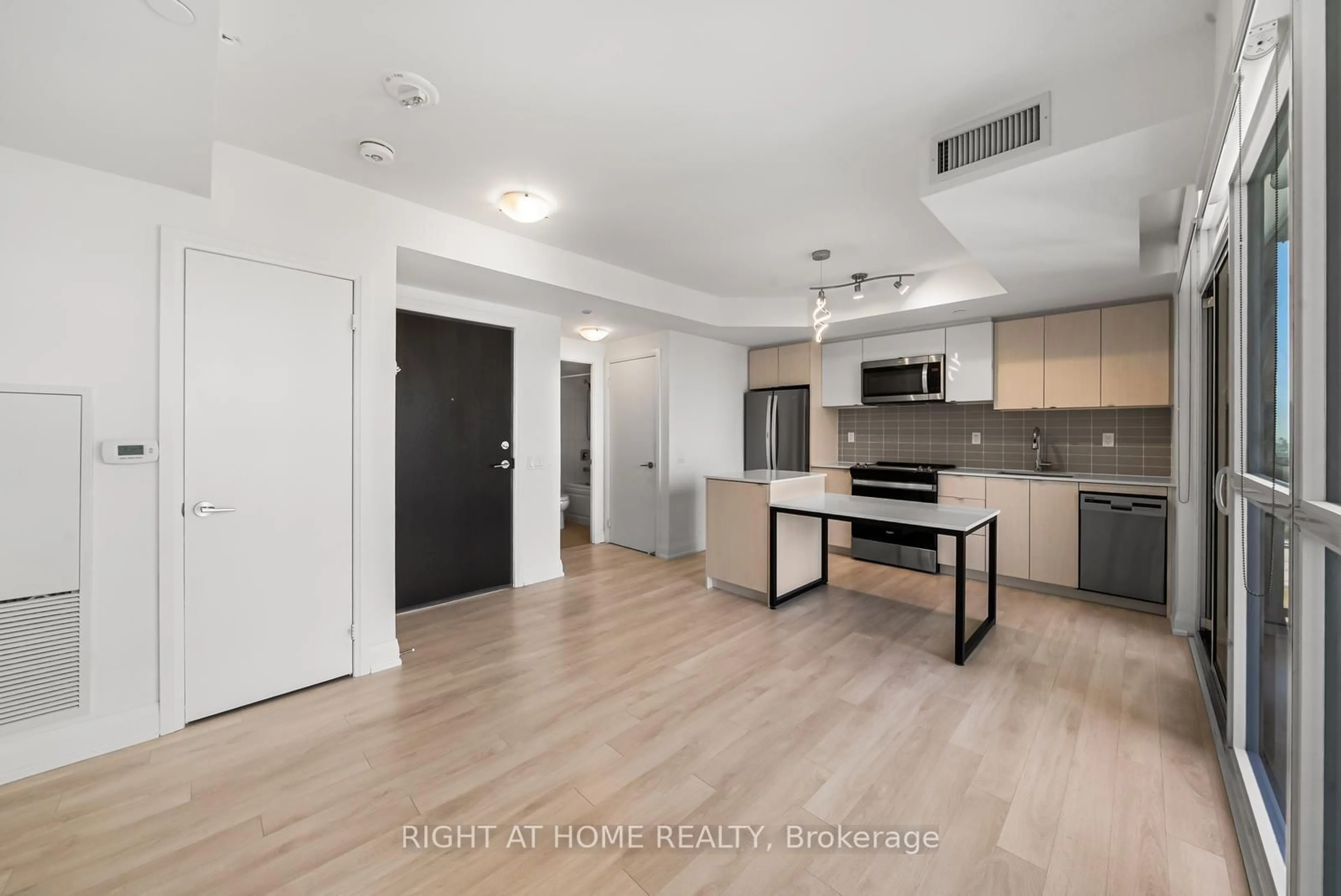 Open concept kitchen, unknown for 1461 Lawrence Ave #1511, Toronto Ontario M6L 0A6