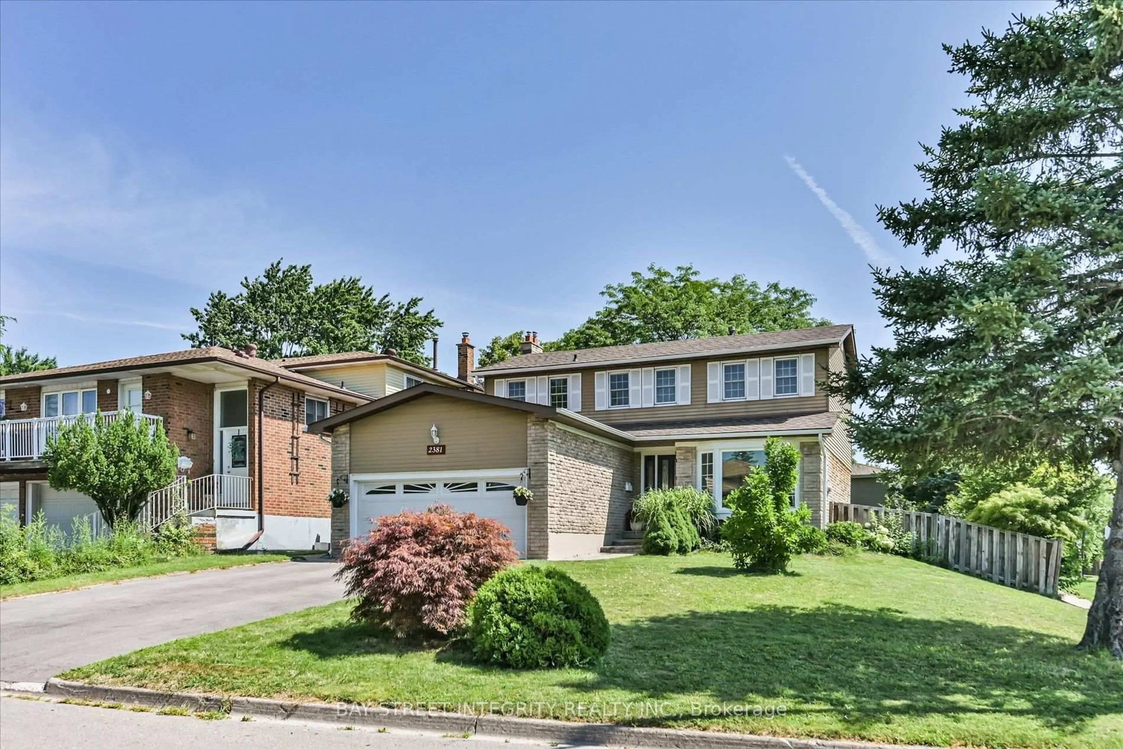Home with brick exterior material, street for 2381 Lyford Lane, Burlington Ontario L7P 3Y8