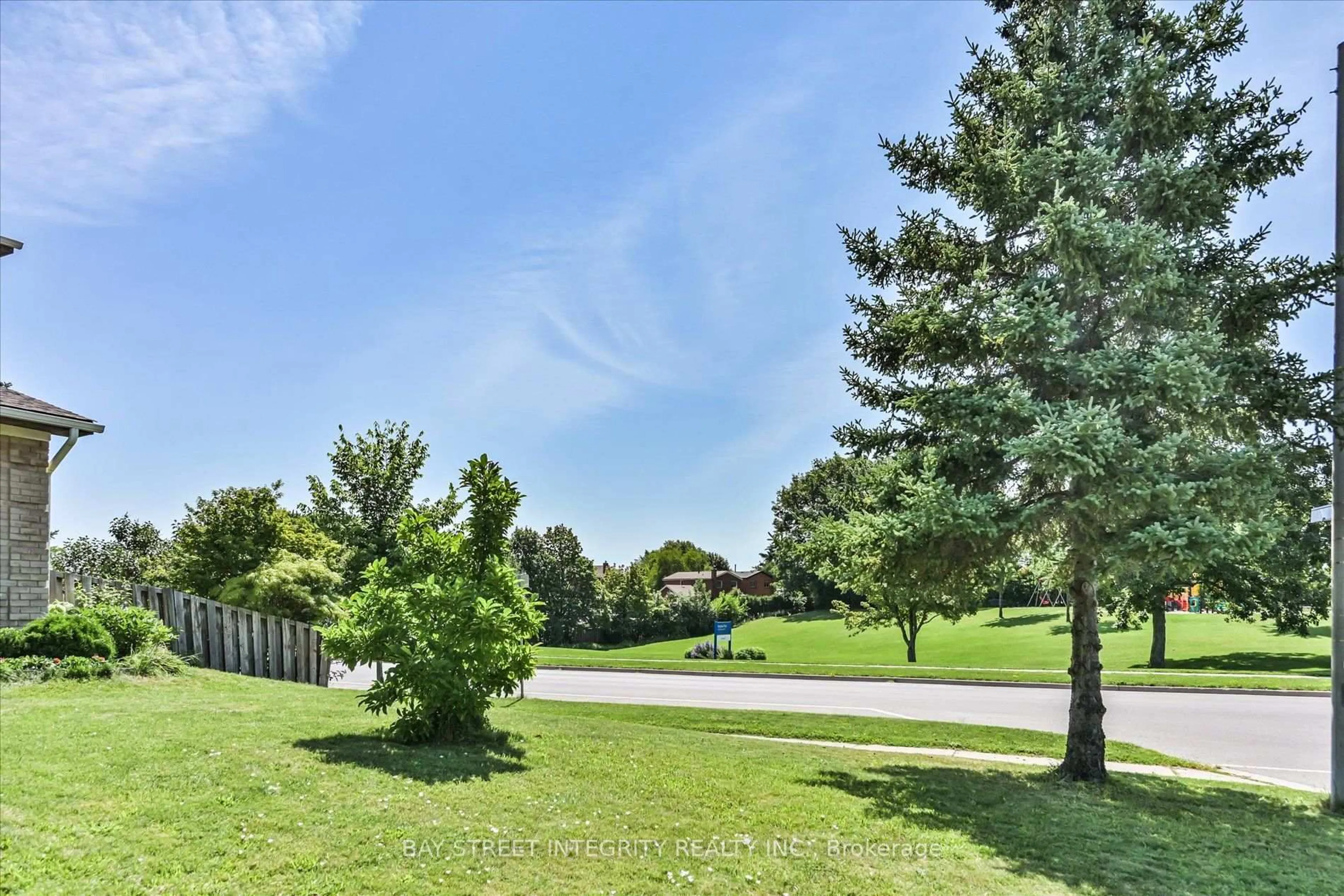 A pic from outside/outdoor area/front of a property/back of a property/a pic from drone, unknown for 2381 Lyford Lane, Burlington Ontario L7P 3Y8
