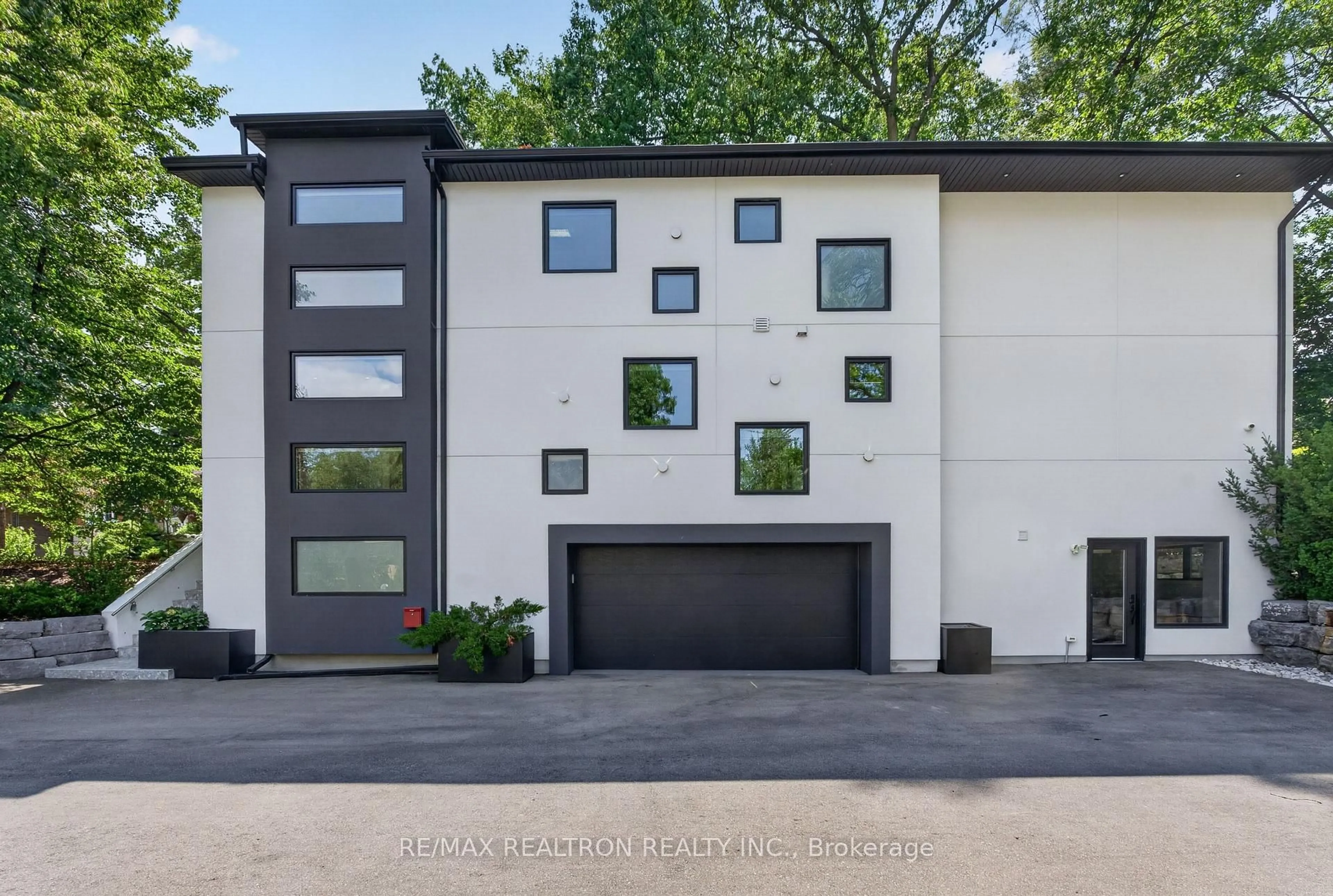 Unknown for 8 Breezewood Dr, Toronto Ontario M8Y 2C1