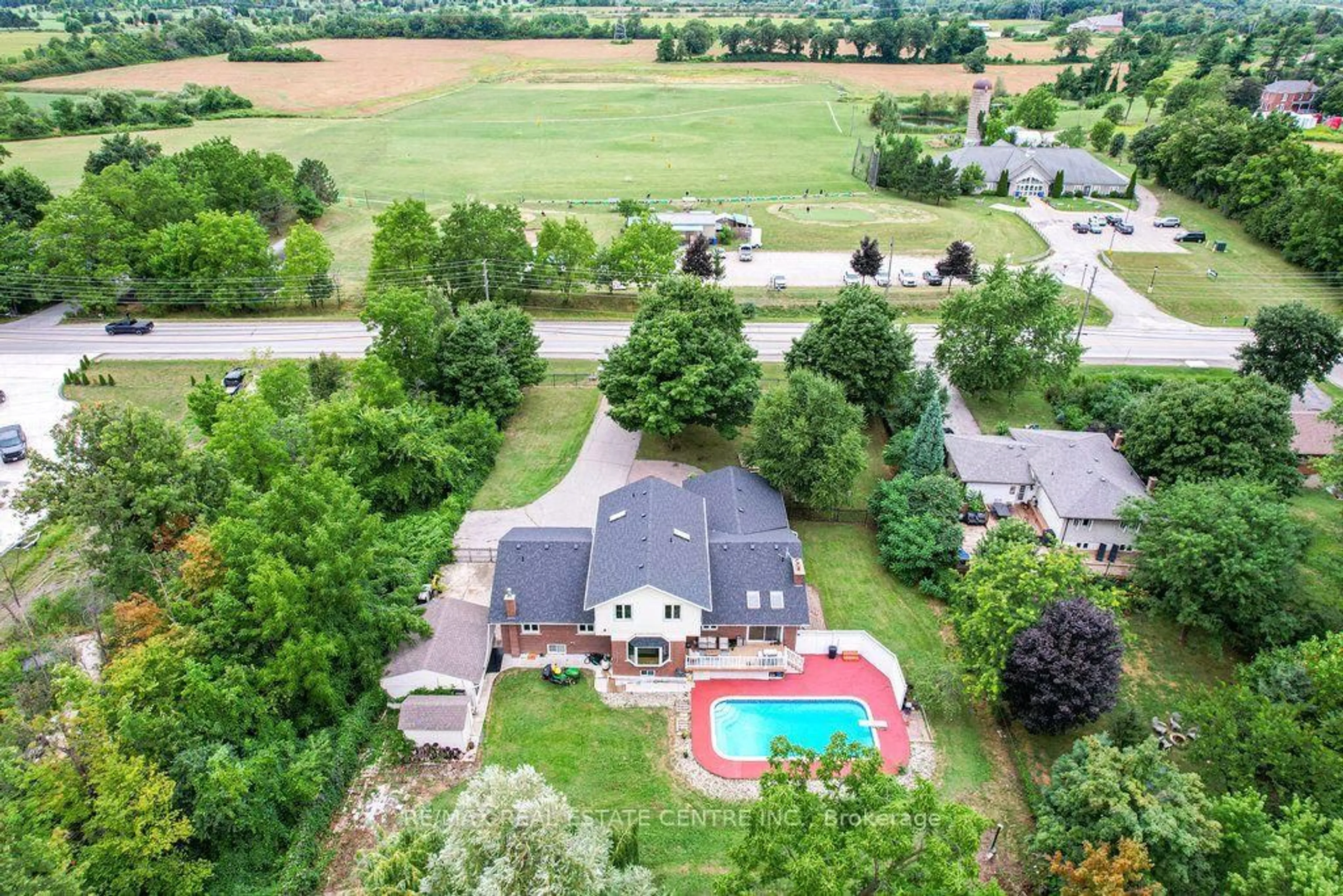 A pic from outside/outdoor area/front of a property/back of a property/a pic from drone, mountain view for 7750 5 Side Rd, Milton Ontario L9T 2K7