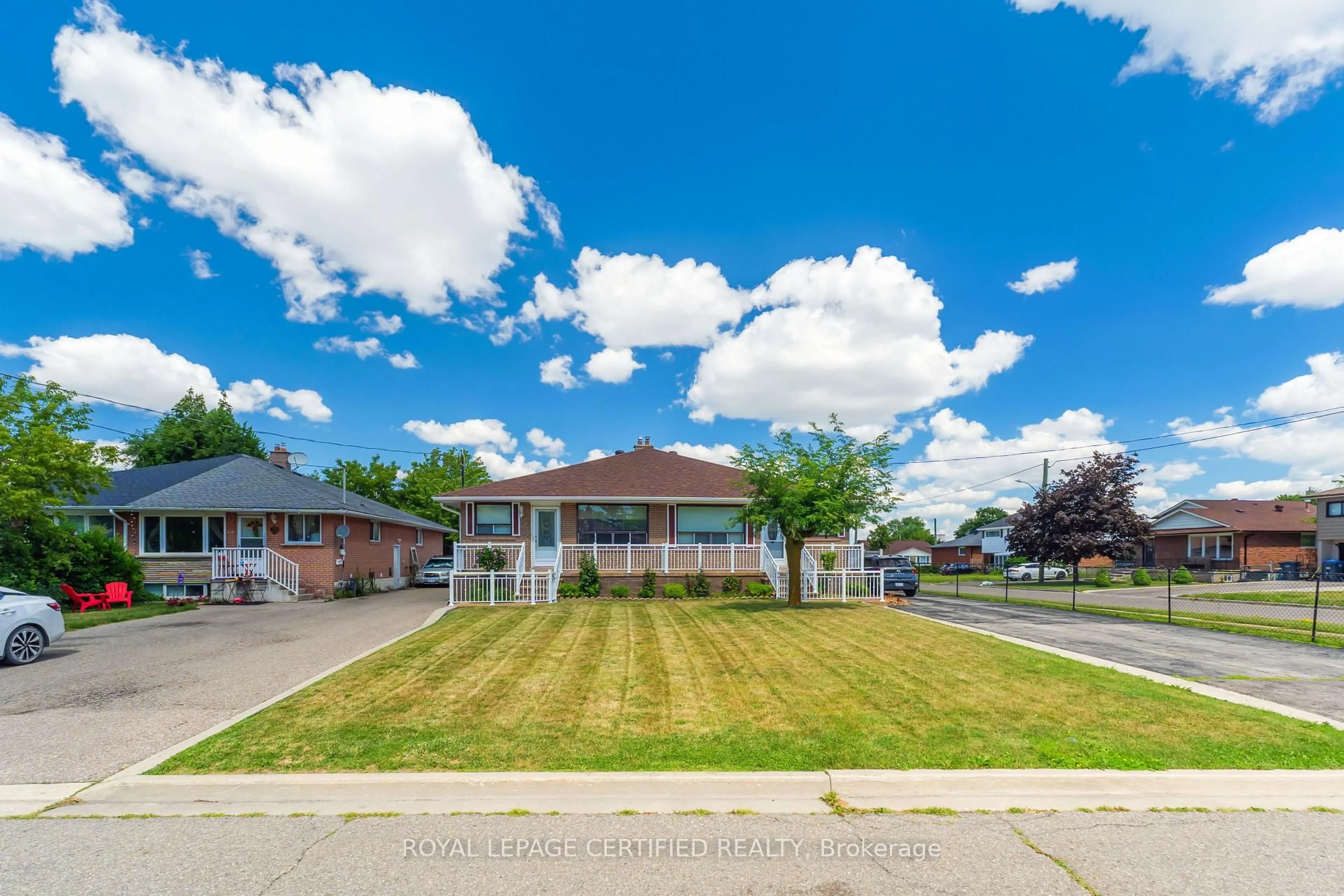 A pic from outside/outdoor area/front of a property/back of a property/a pic from drone, street for 27 Milner Rd, Brampton Ontario L6W 3A7