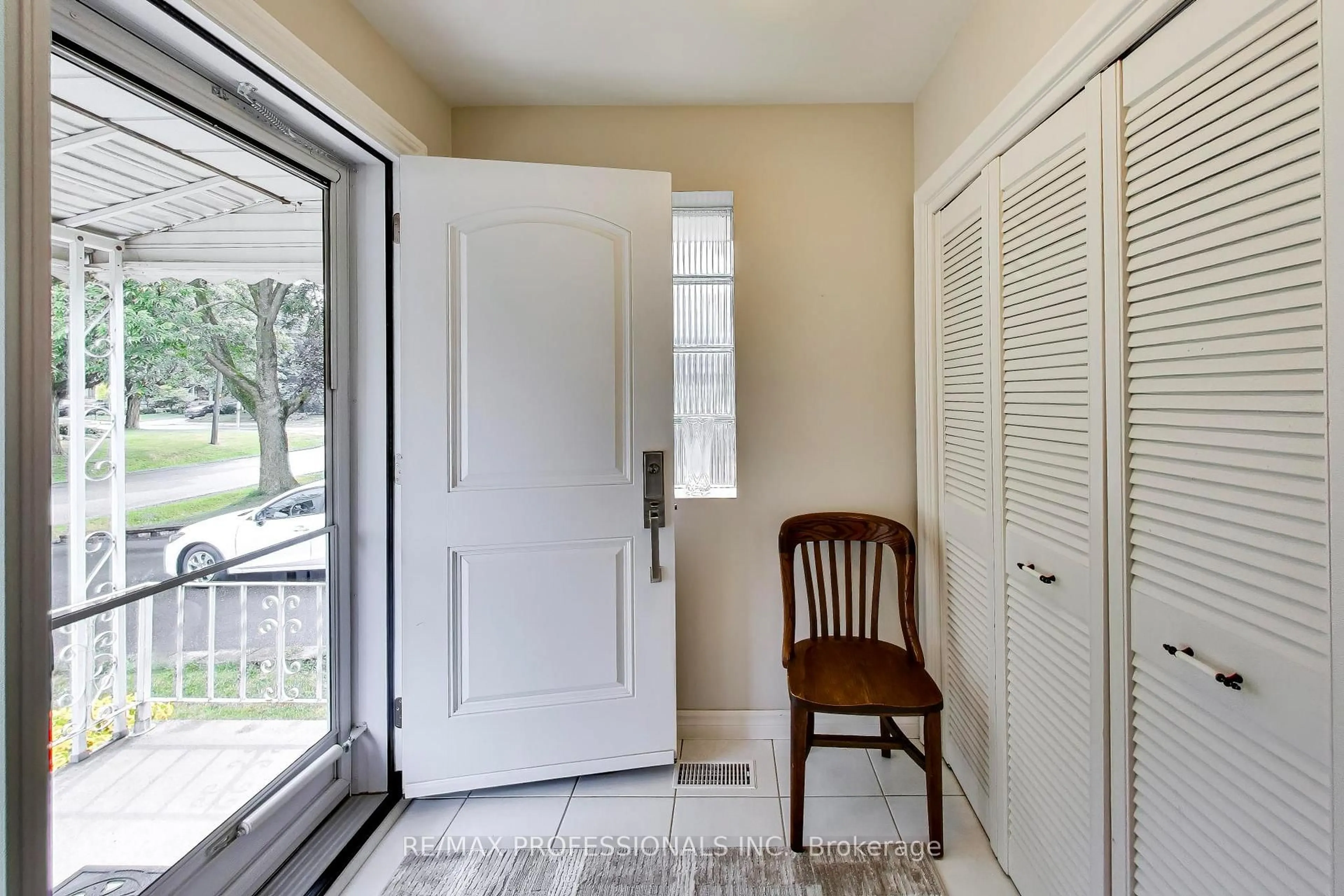 Indoor entryway for 24 Beaverbrook Ave, Toronto Ontario M9B 2M9