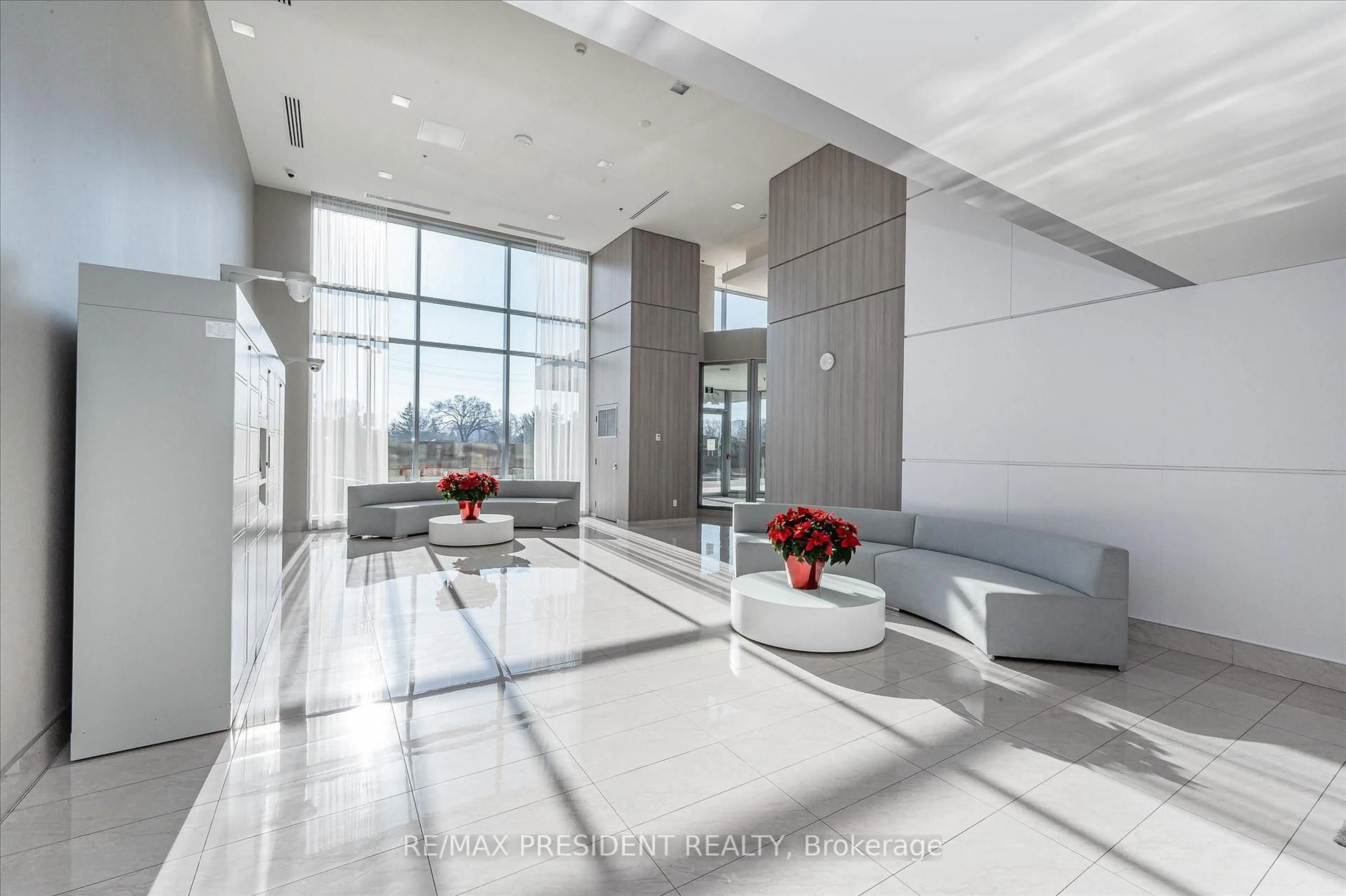 Indoor foyer for 2087 Fairview St #1401, Burlington Ontario L7R 0E5