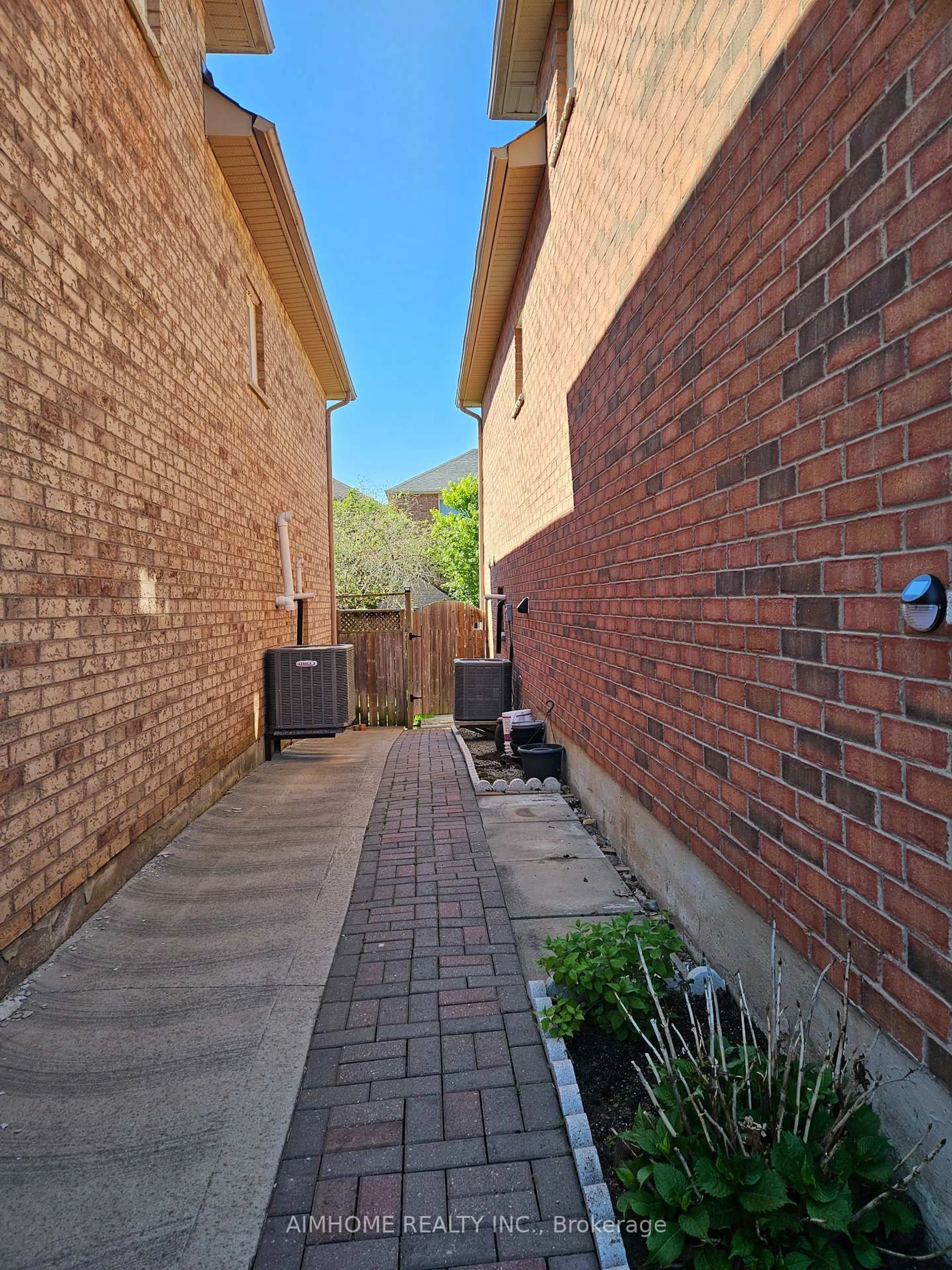 Patio, street for 3227 Scotch Pine Gate, Mississauga Ontario L5N 8E6