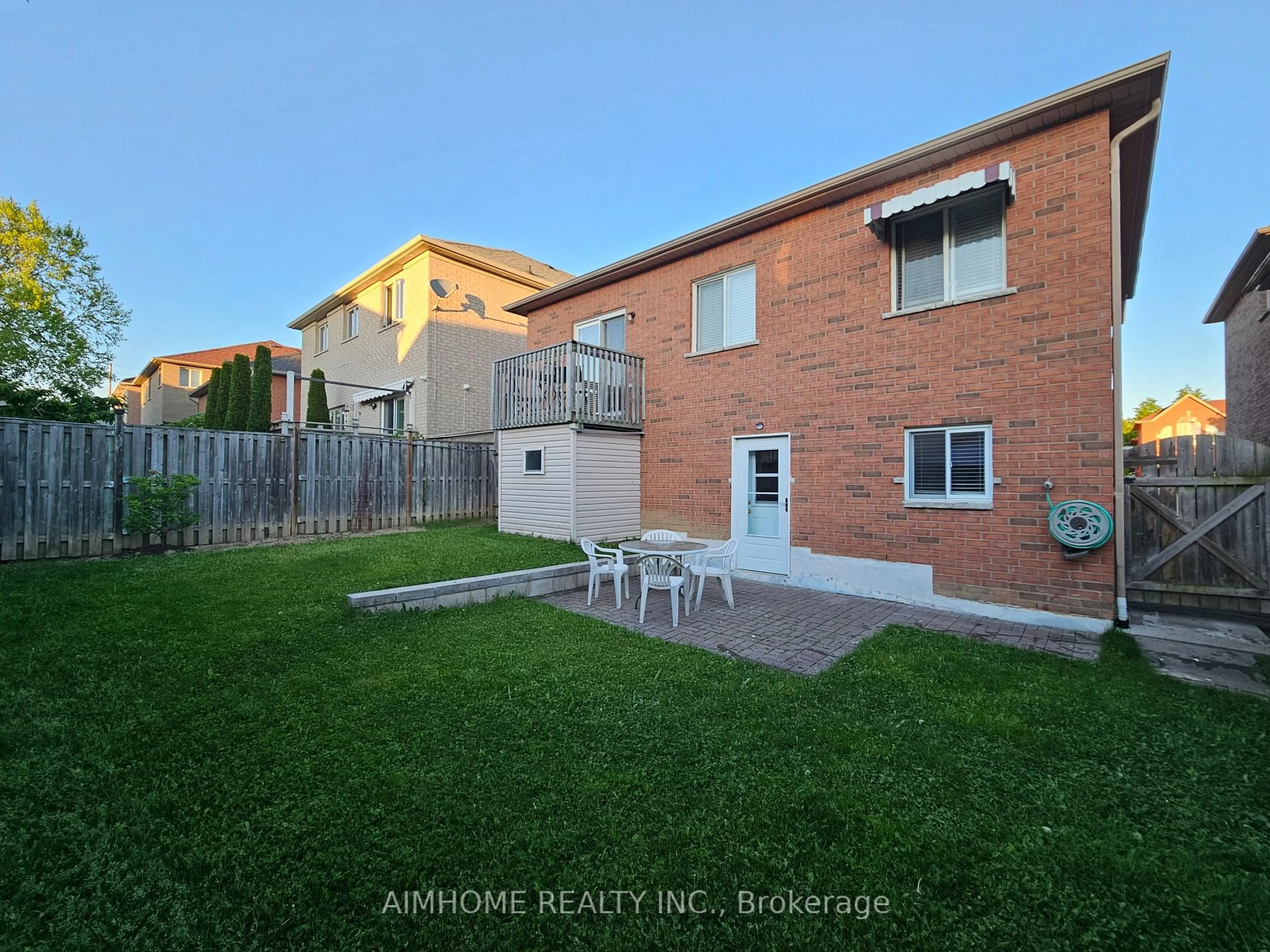 Patio, street for 3227 Scotch Pine Gate, Mississauga Ontario L5N 8E6