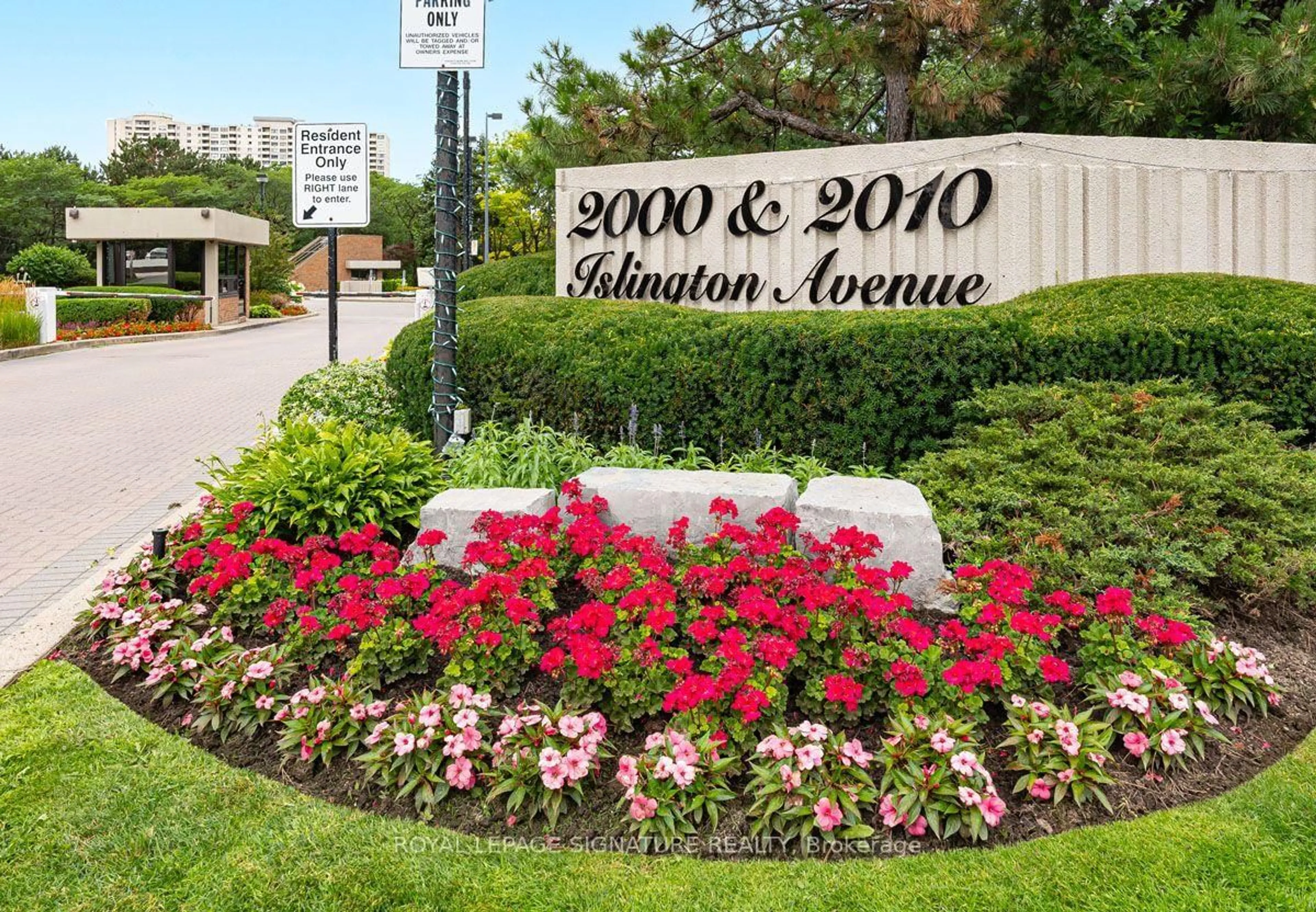Indoor foyer for 2000 Islington Ave #1912, Toronto Ontario M9P 3S7