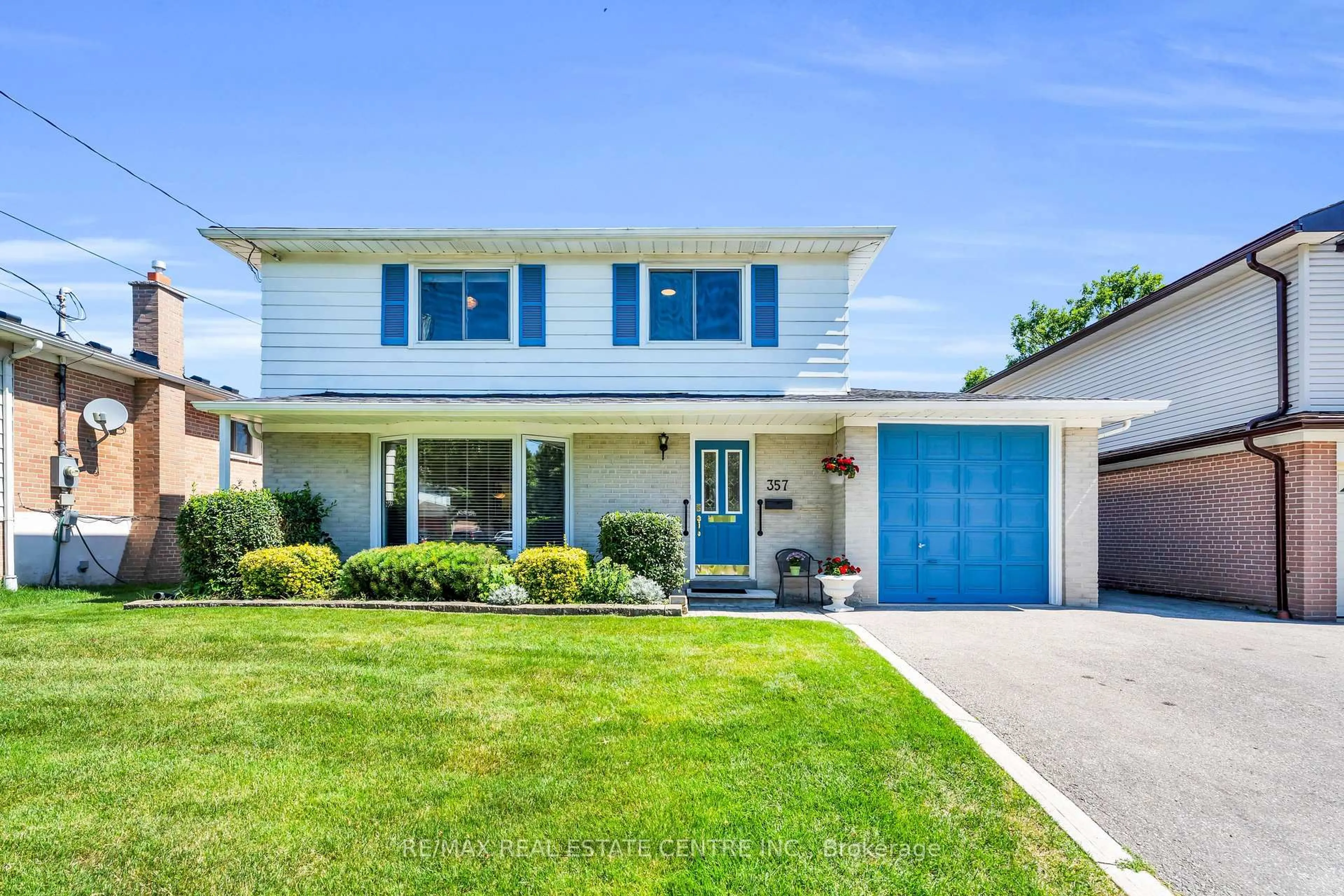 Home with vinyl exterior material, street for 357 Delrex Blvd, Halton Hills Ontario L7G 4H6