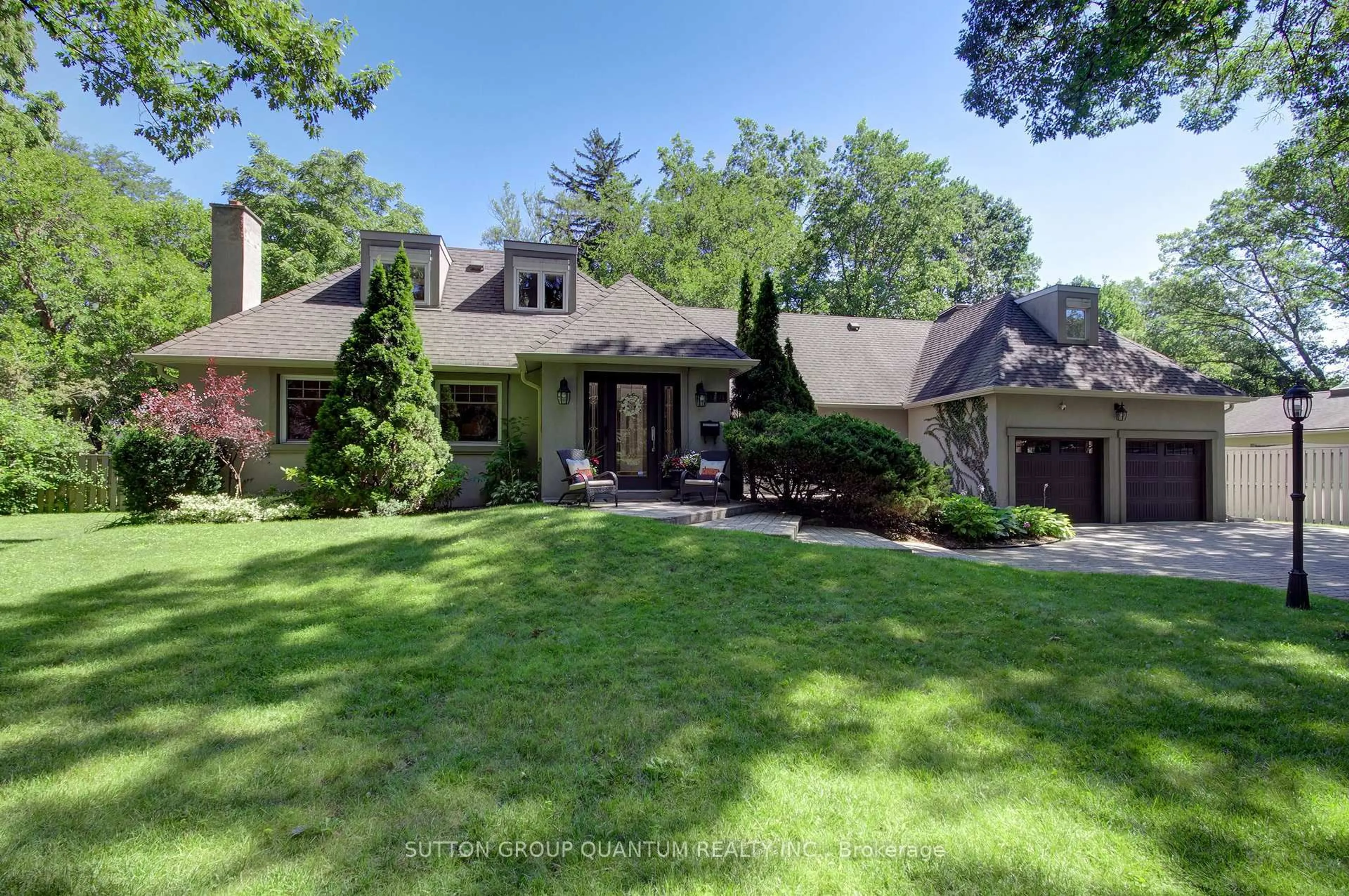 Home with brick exterior material, street for 1391 Queen Victoria Ave, Mississauga Ontario L5H 3H2