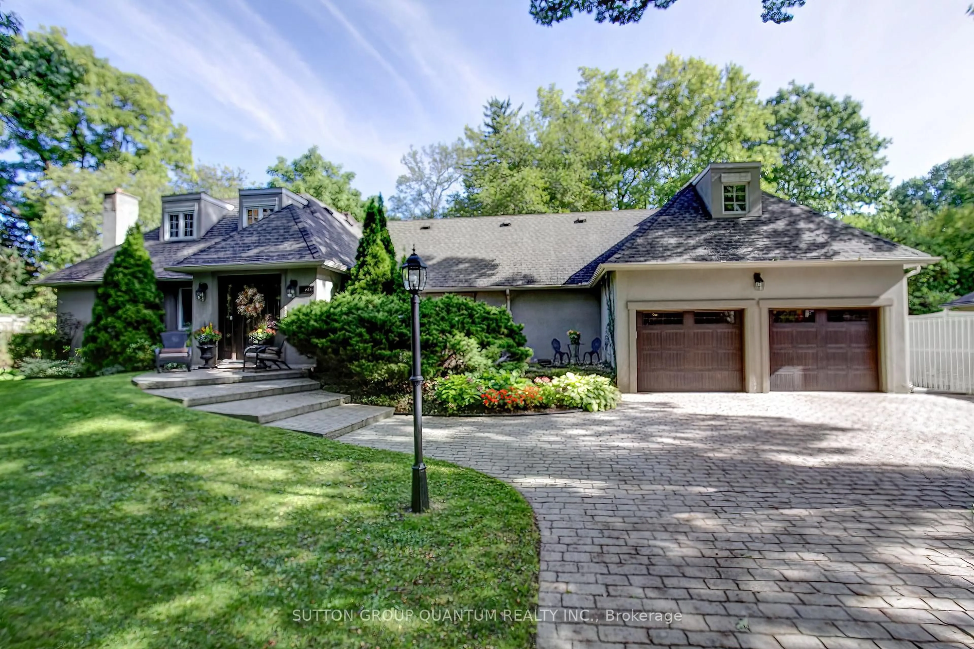 Home with brick exterior material, street for 1391 Queen Victoria Ave, Mississauga Ontario L5H 3H2