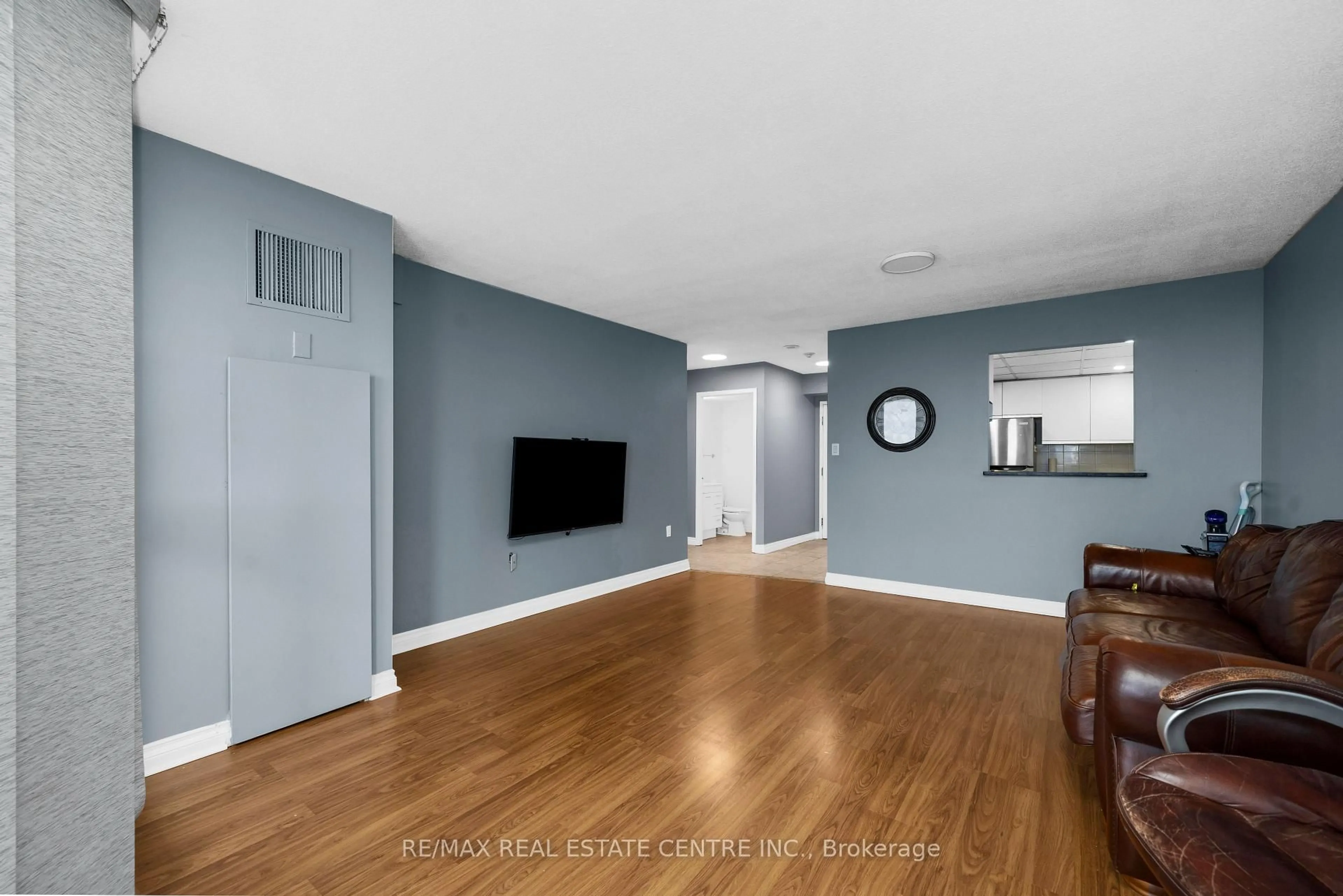 A pic of a room for 20 Mcfarlane Dr #1504, Halton Hills Ontario L7G 5J8
