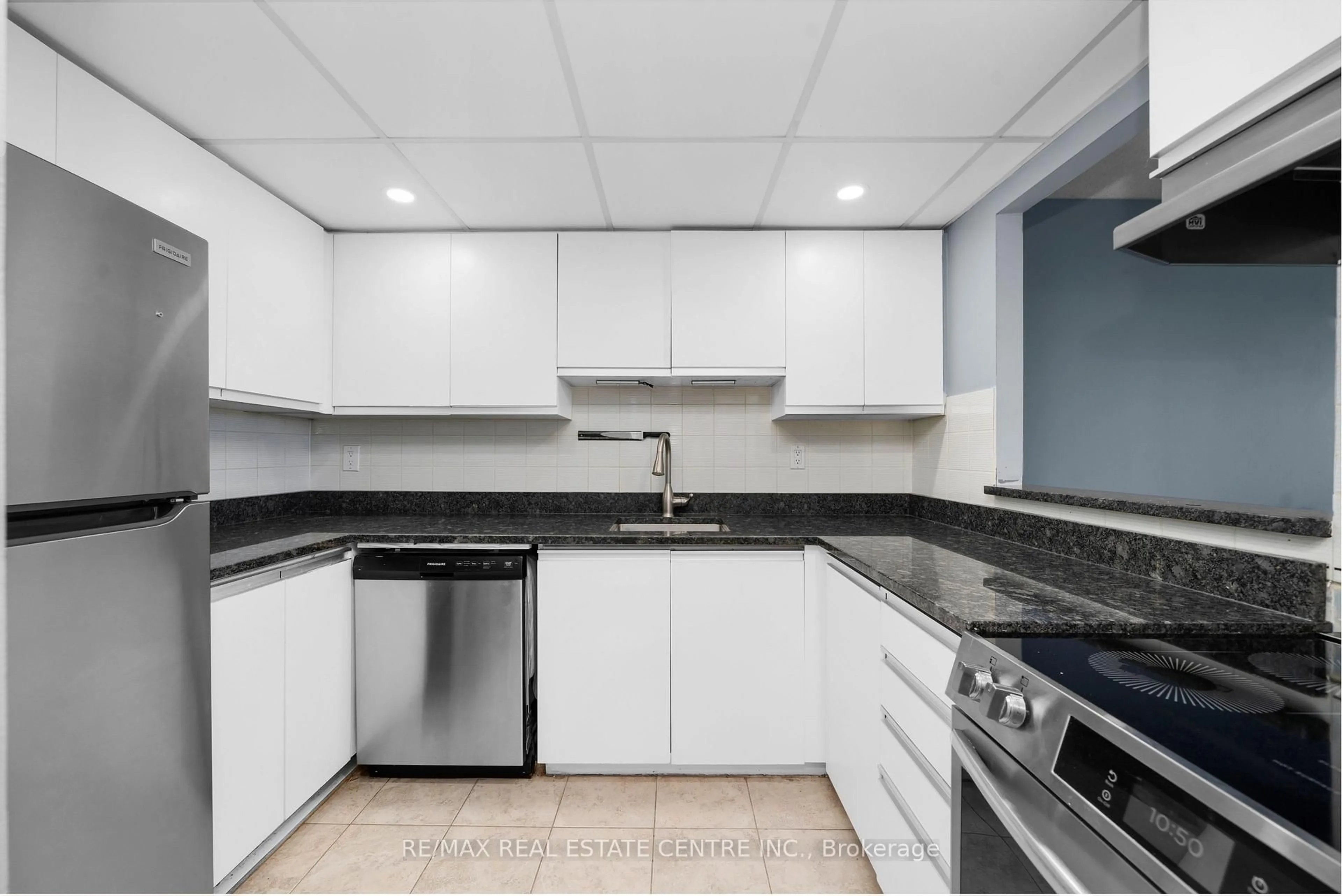 Standard kitchen, ceramic/tile floor for 20 Mcfarlane Dr #1504, Halton Hills Ontario L7G 5J8