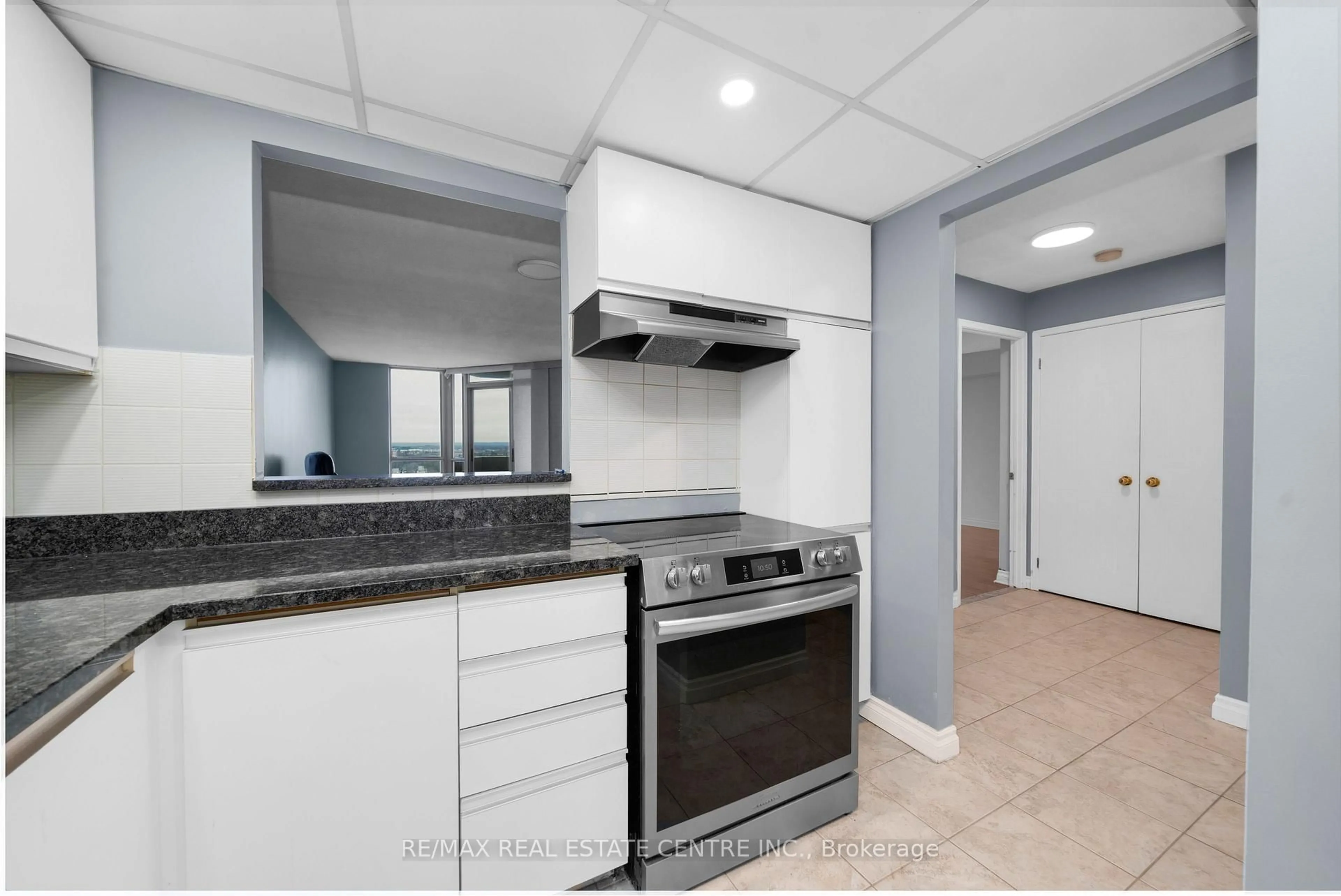 Standard kitchen, ceramic/tile floor for 20 Mcfarlane Dr #1504, Halton Hills Ontario L7G 5J8