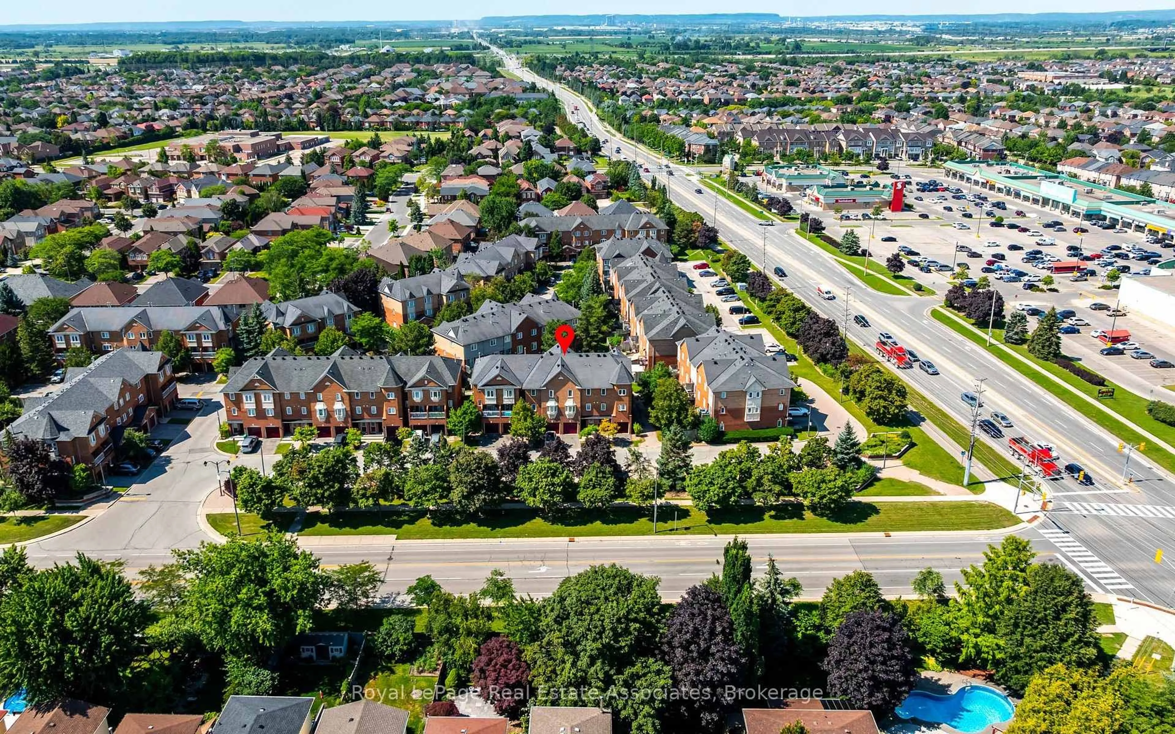 A pic from outside/outdoor area/front of a property/back of a property/a pic from drone, street for 6950 Tenth Line #87, Mississauga Ontario L5N 6Y1