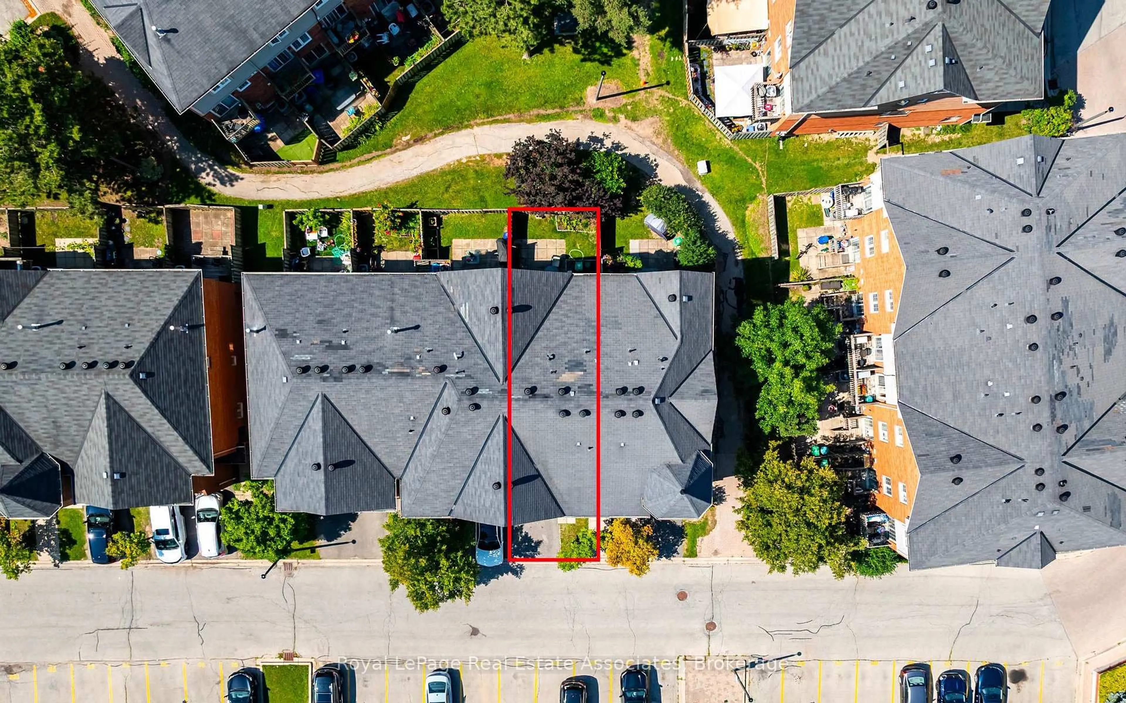 A pic from outside/outdoor area/front of a property/back of a property/a pic from drone, unknown for 6950 Tenth Line #87, Mississauga Ontario L5N 6Y1
