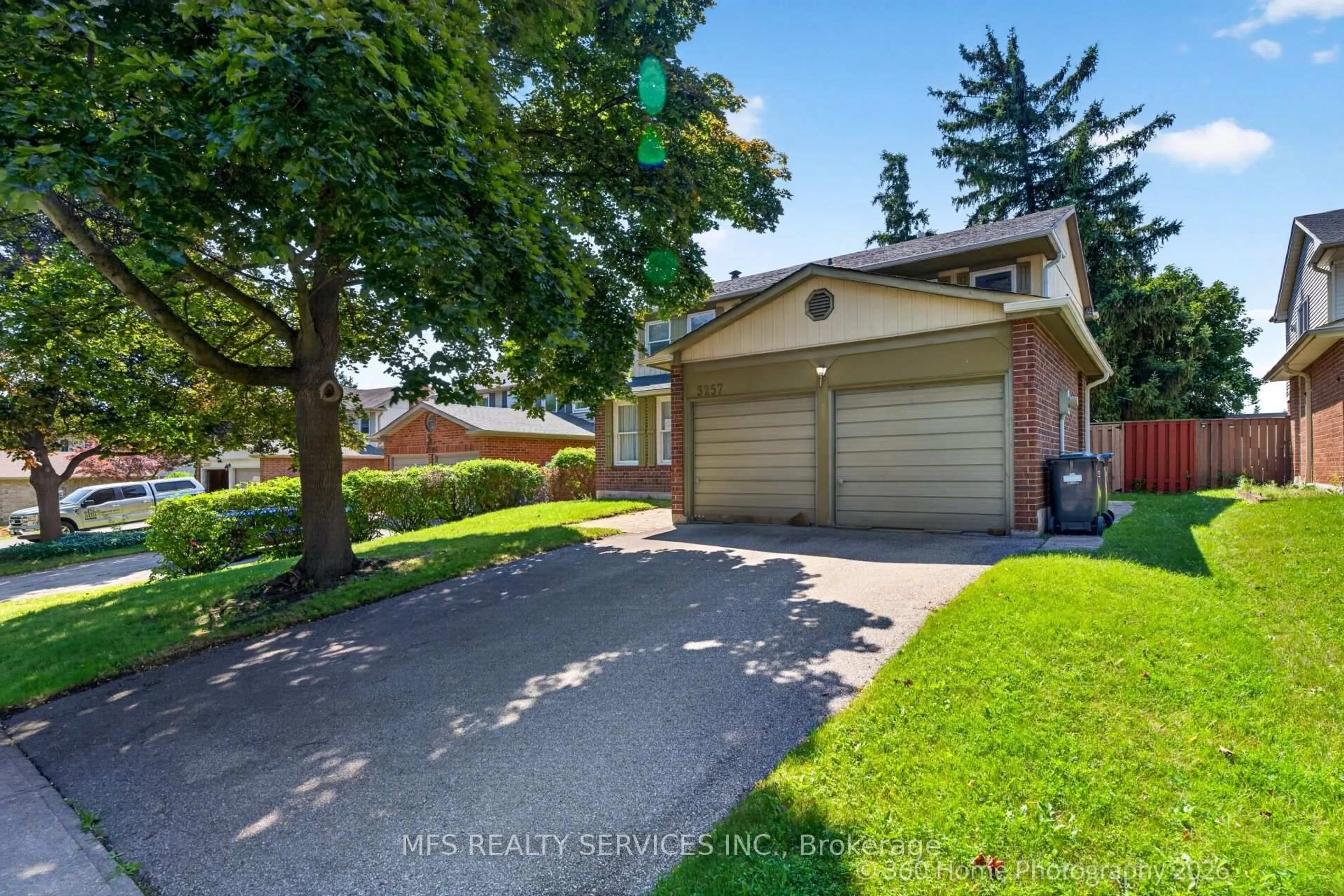 A pic from outside/outdoor area/front of a property/back of a property/a pic from drone, street for 3257 Sir Johns Home, Mississauga Ontario L5L 2N7