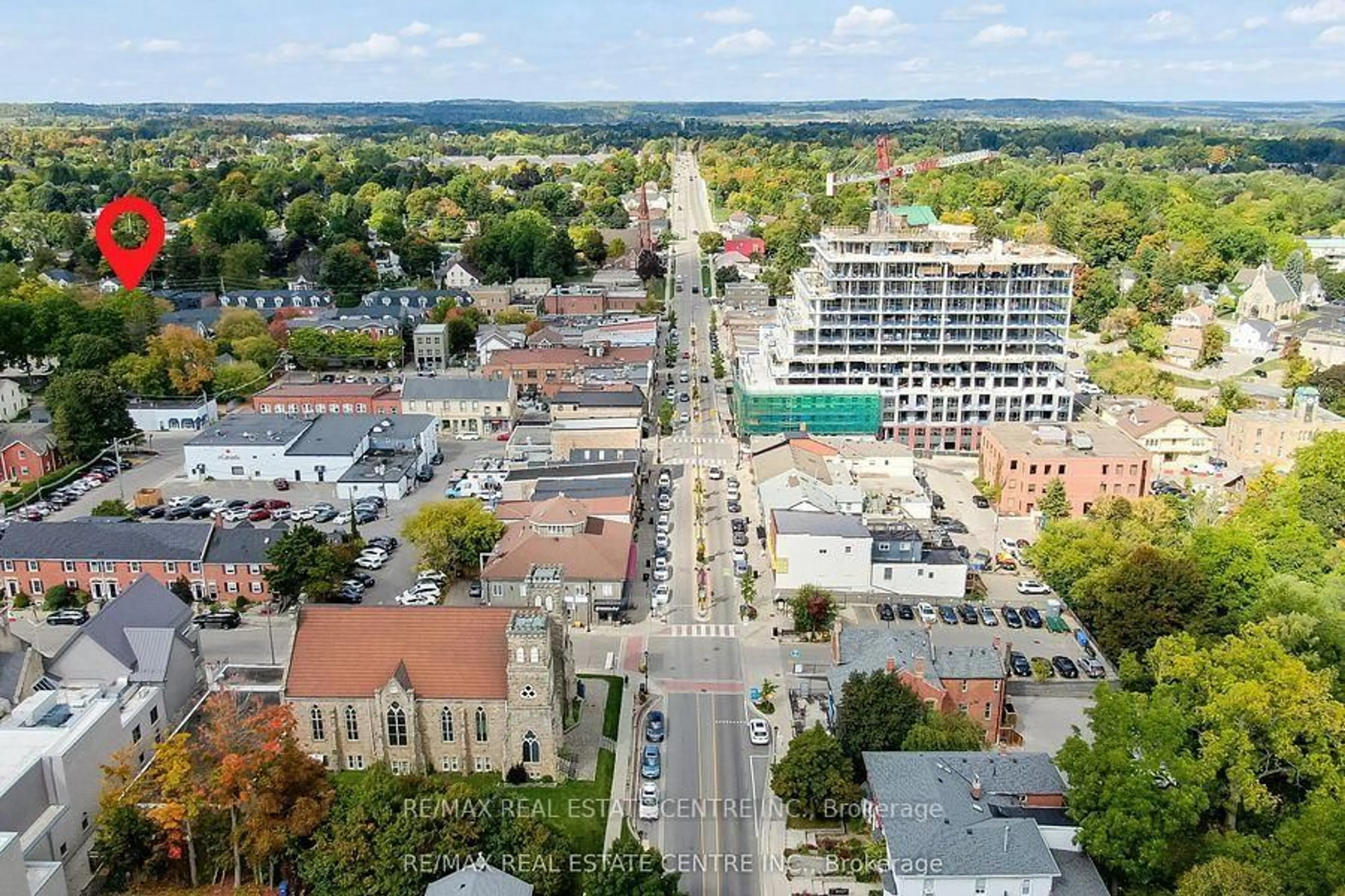 A pic from outside/outdoor area/front of a property/back of a property/a pic from drone, city buildings view from balcony for 19 James St, Halton Hills Ontario L7G 2H2