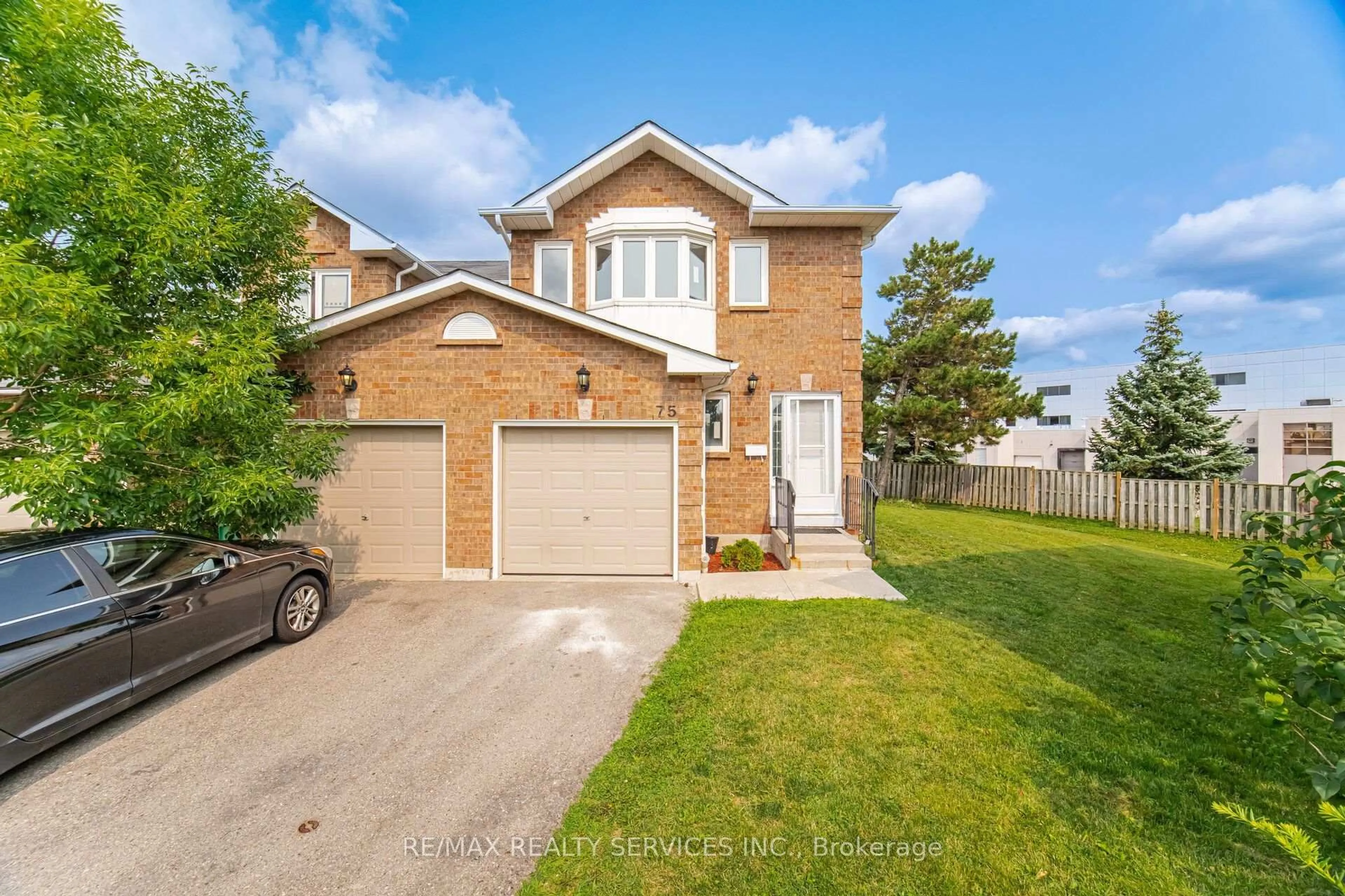 Home with brick exterior material, street for 1484 Torrington Dr #75, Mississauga Ontario L5V 1Y2