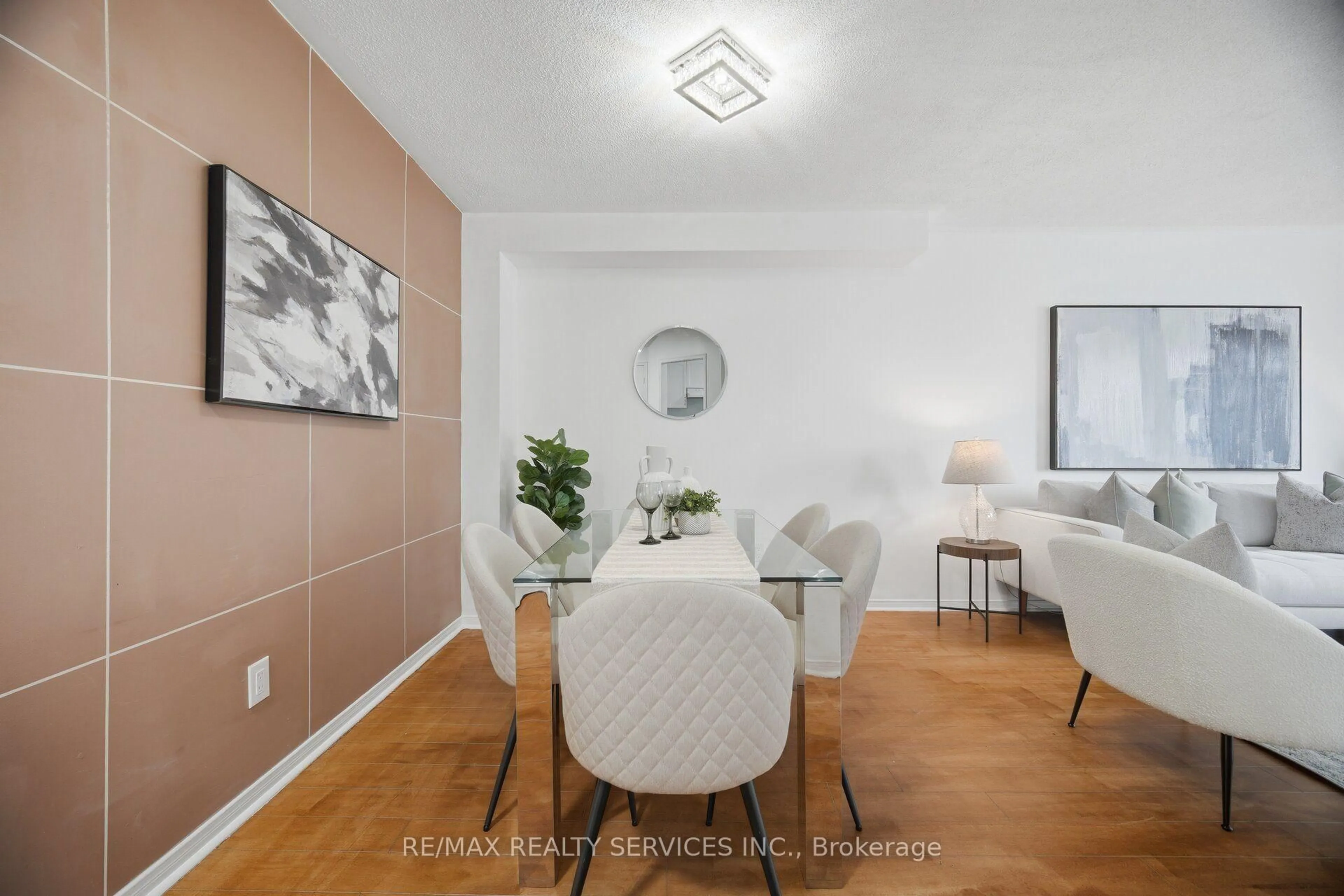 Dining room, wood/laminate floor for 1484 Torrington Dr #75, Mississauga Ontario L5V 1Y2
