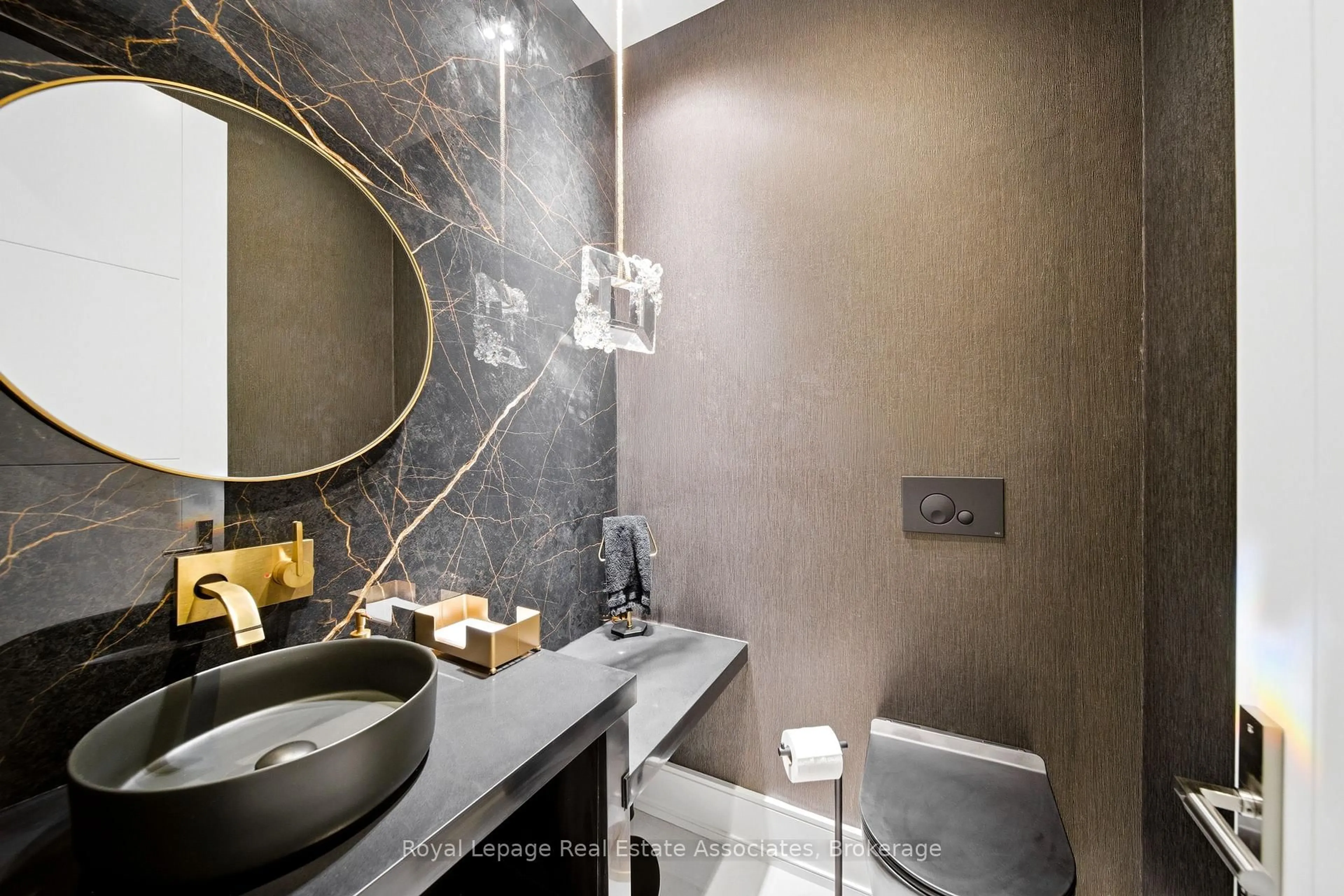 Contemporary bathroom, ceramic/tile floor for 14 Joyce Pkwy, Toronto Ontario M6B 2S9