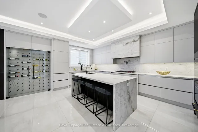 14 Joyce Pkwy, Toronto 5
