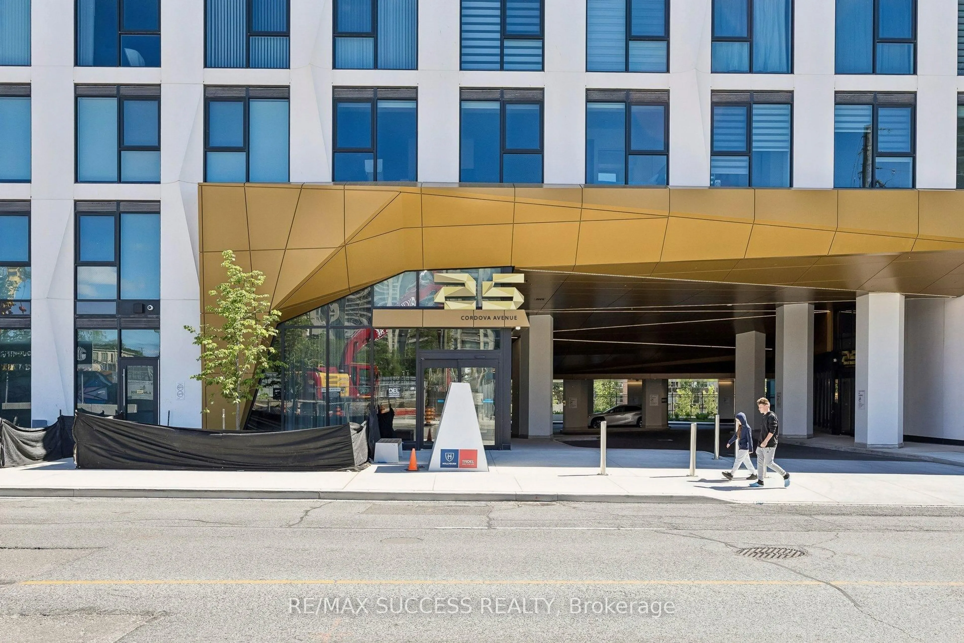 Indoor foyer for 25 Cordova Ave #904, Toronto Ontario M9A 0E5