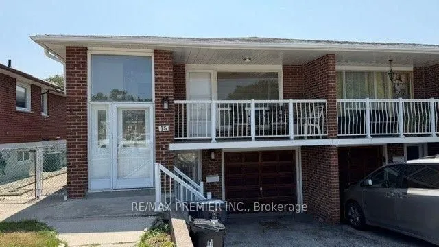 15 Madonna Gdns, Toronto 2