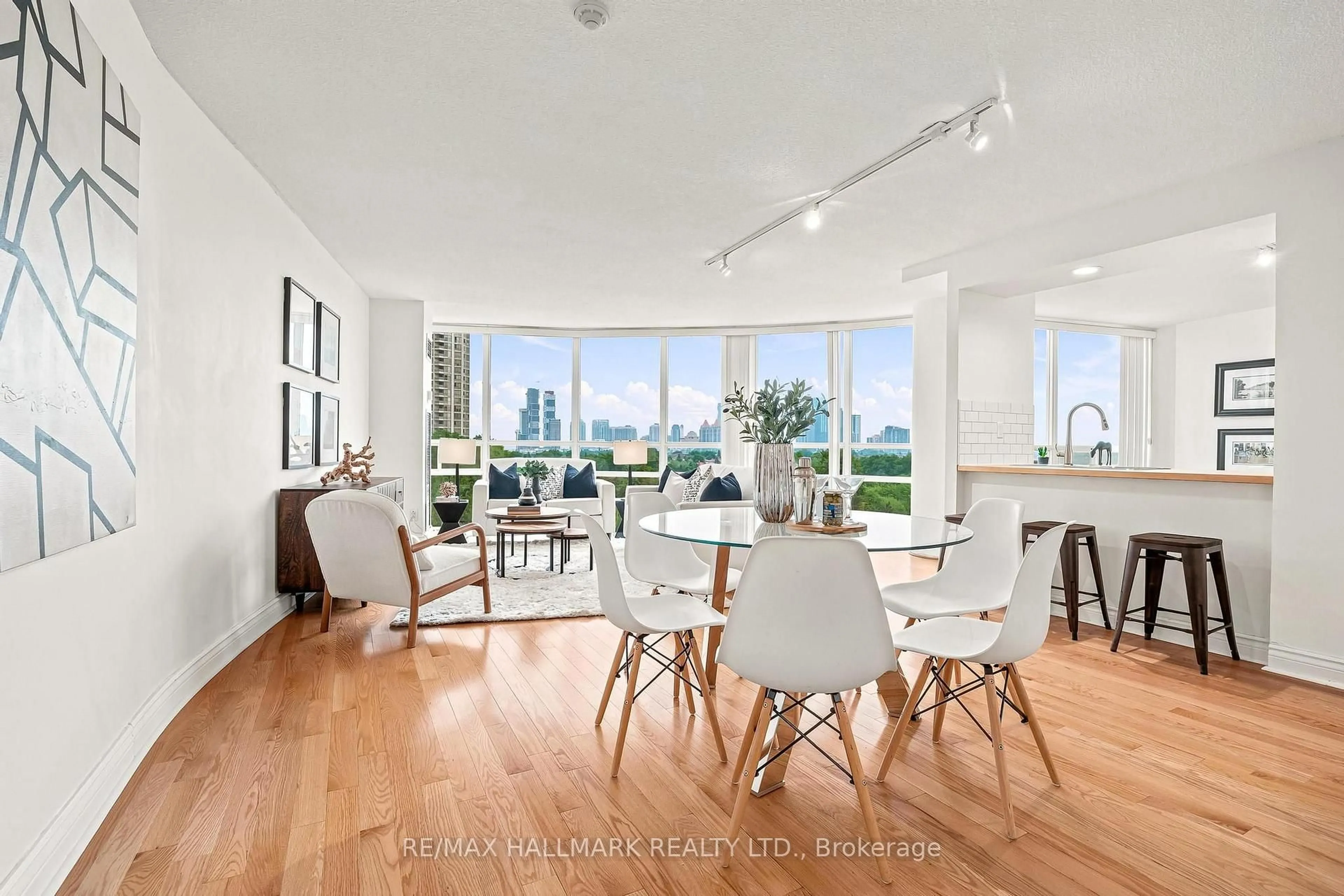 Dining room, unknown for 50 Eglinton Ave #607, Mississauga Ontario L5R 3P5