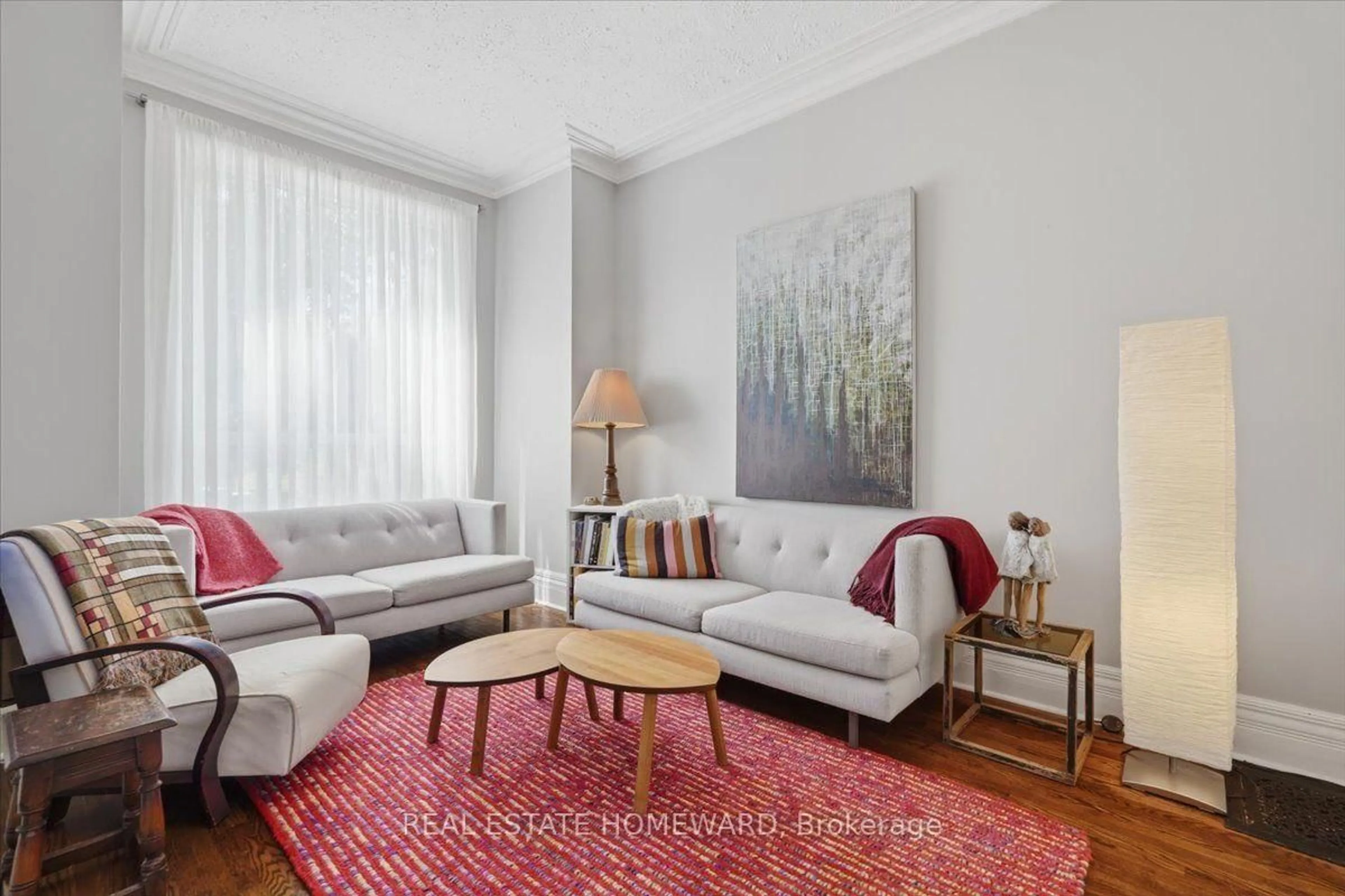 Living room with furniture, unknown for 31 Sorauren Ave, Toronto Ontario M6R 2C8