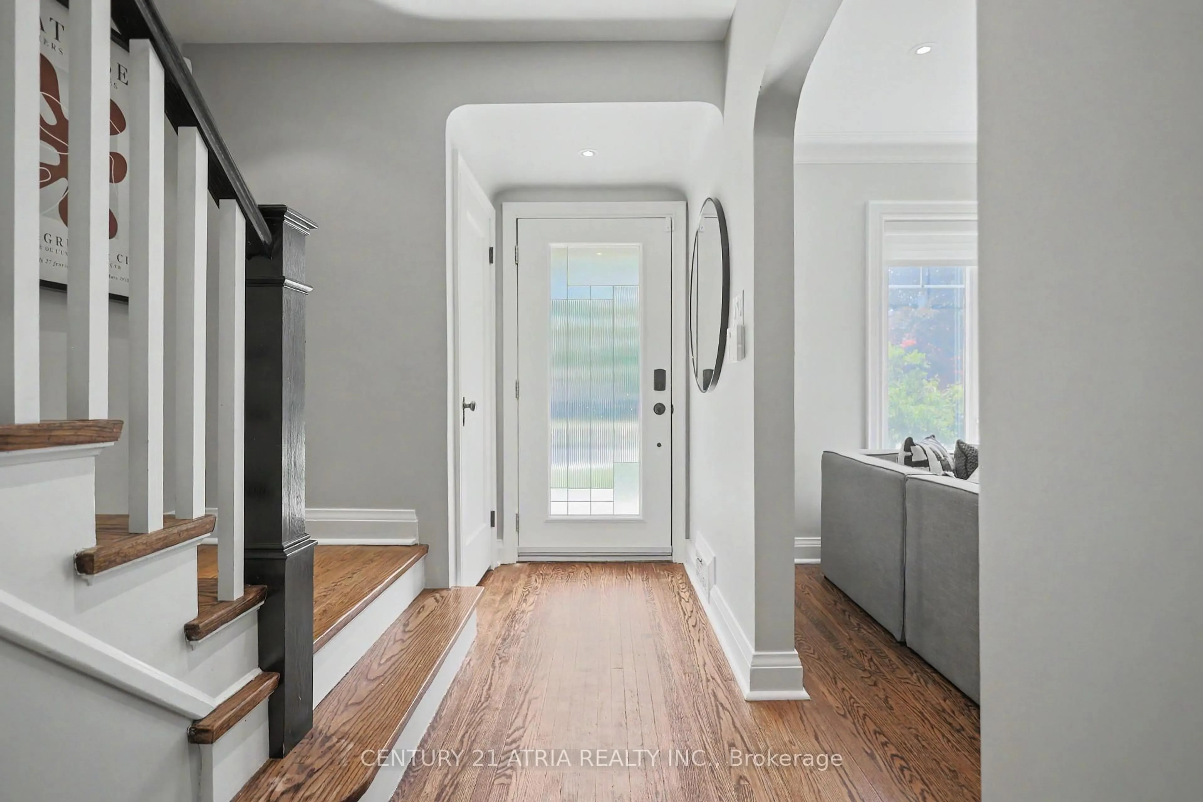 Indoor entryway for 62 Lynngrove Ave, Toronto Ontario M8X 1M9