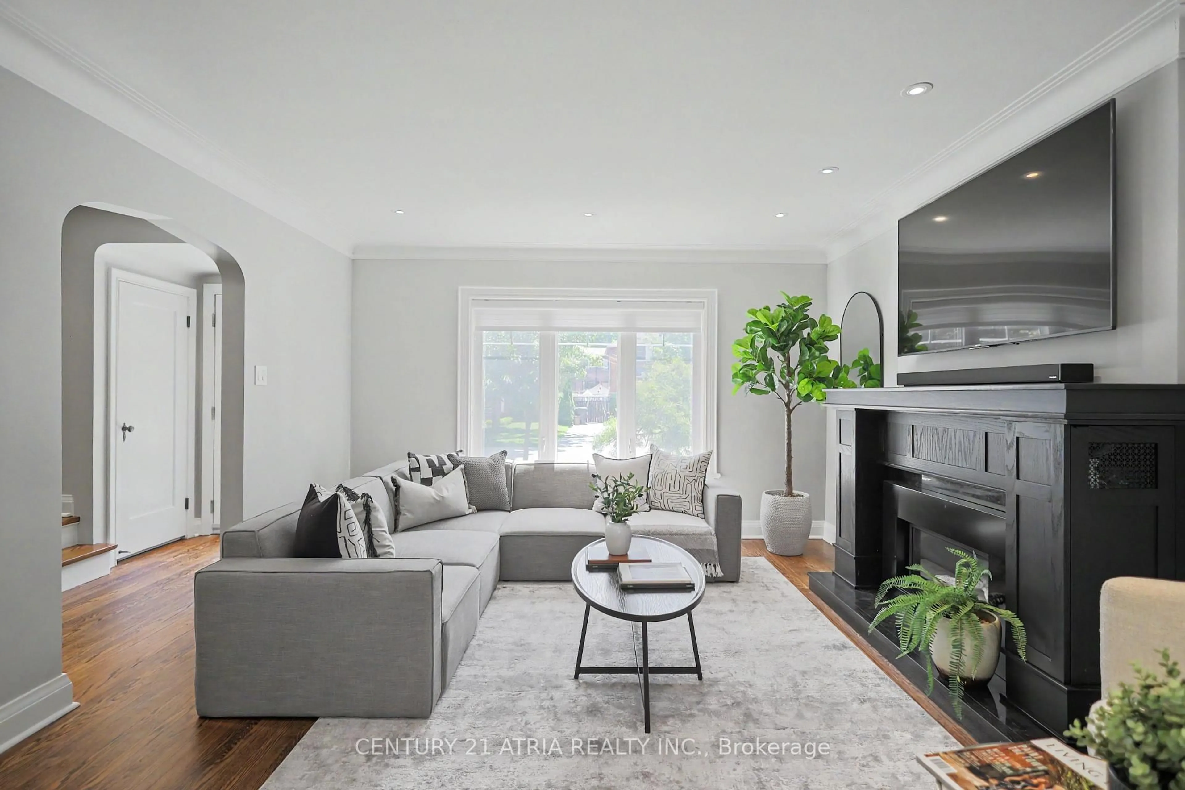 Living room with furniture, unknown for 62 Lynngrove Ave, Toronto Ontario M8X 1M9