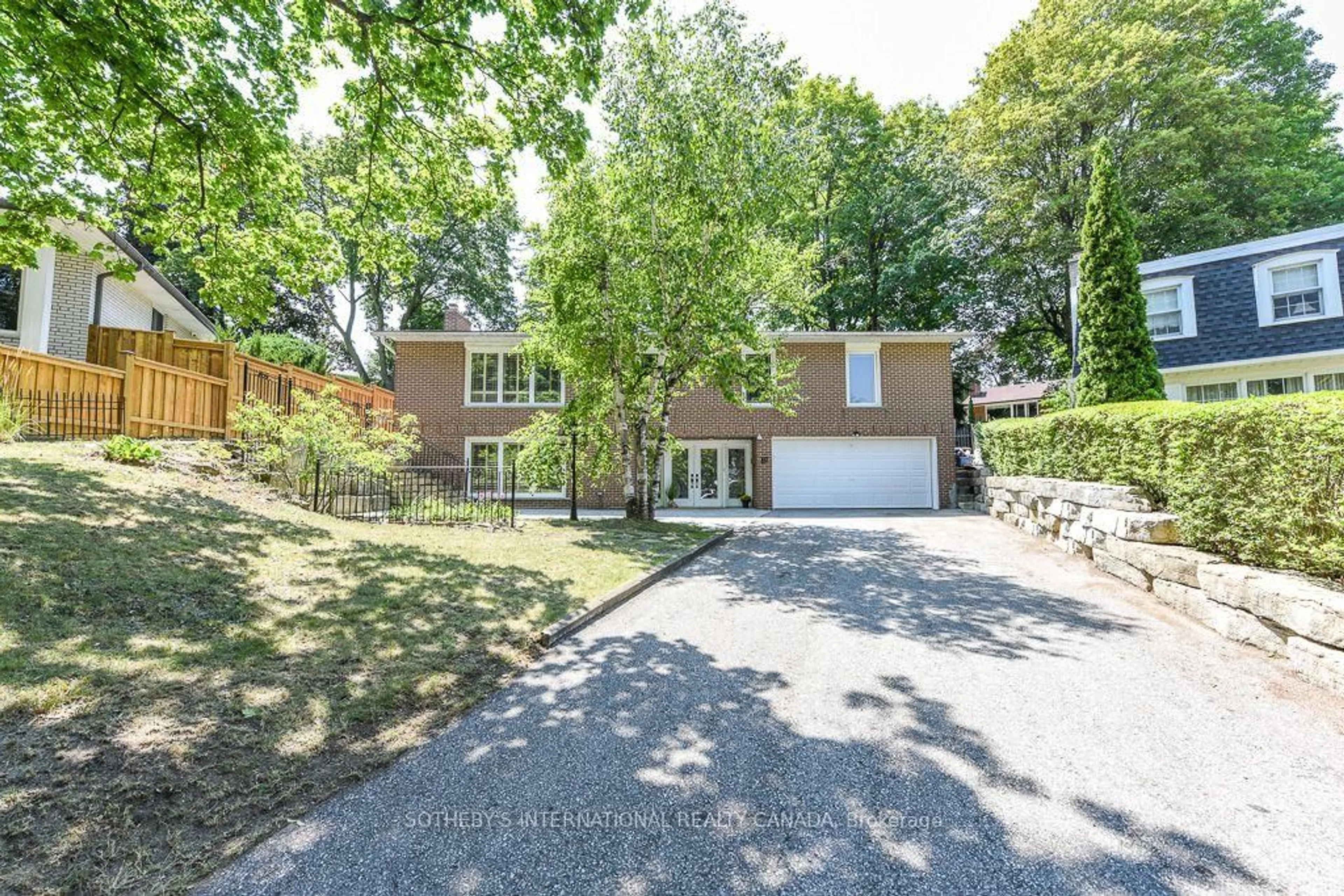 Unknown for 31 Queensborough Cres, Toronto Ontario M9R 1A1