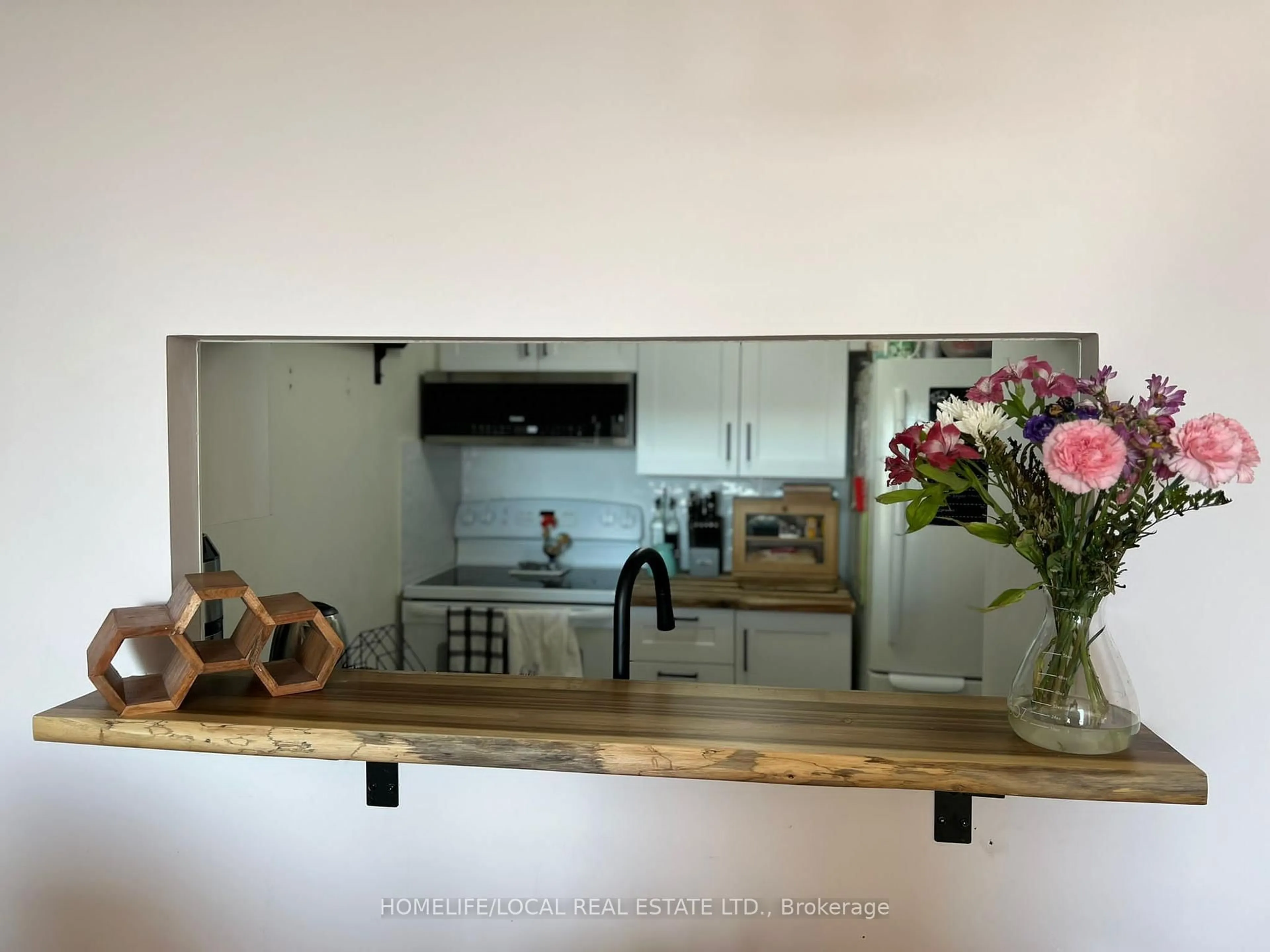 Standard kitchen, wood/laminate floor for 3 Hickory Tree Rd ##1402, Toronto Ontario M9N 3W5