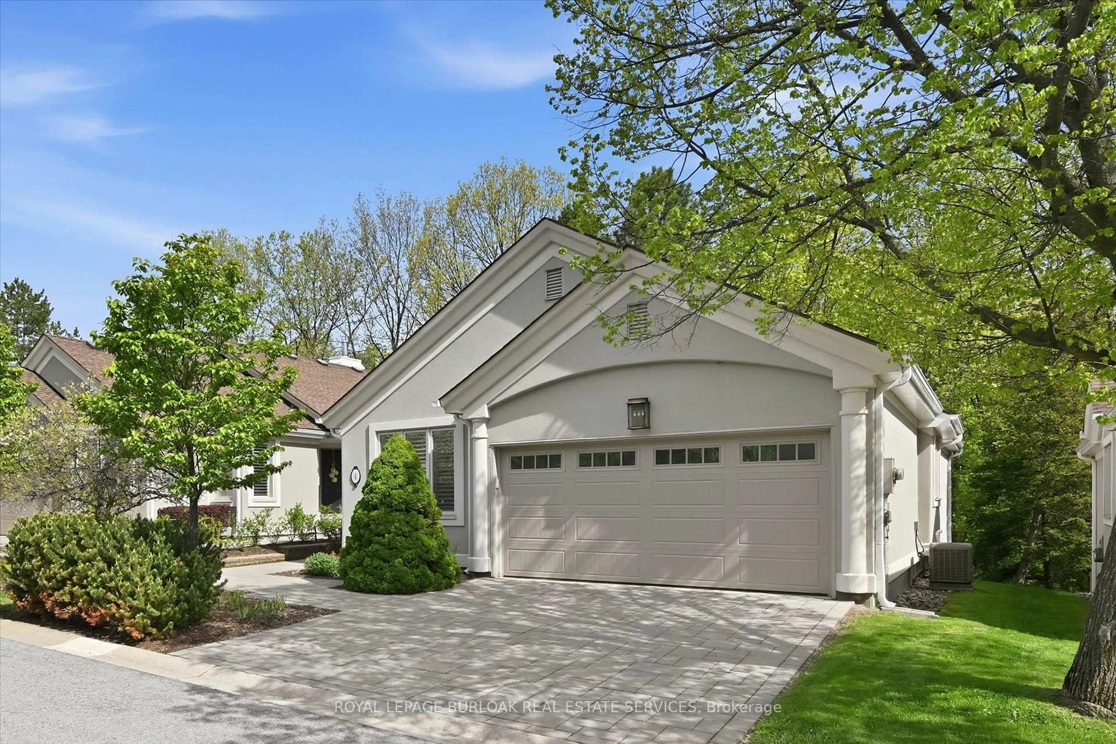 Home with brick exterior material, street for 1095 Skyview Dr #4, Burlington Ontario L7P 4W7