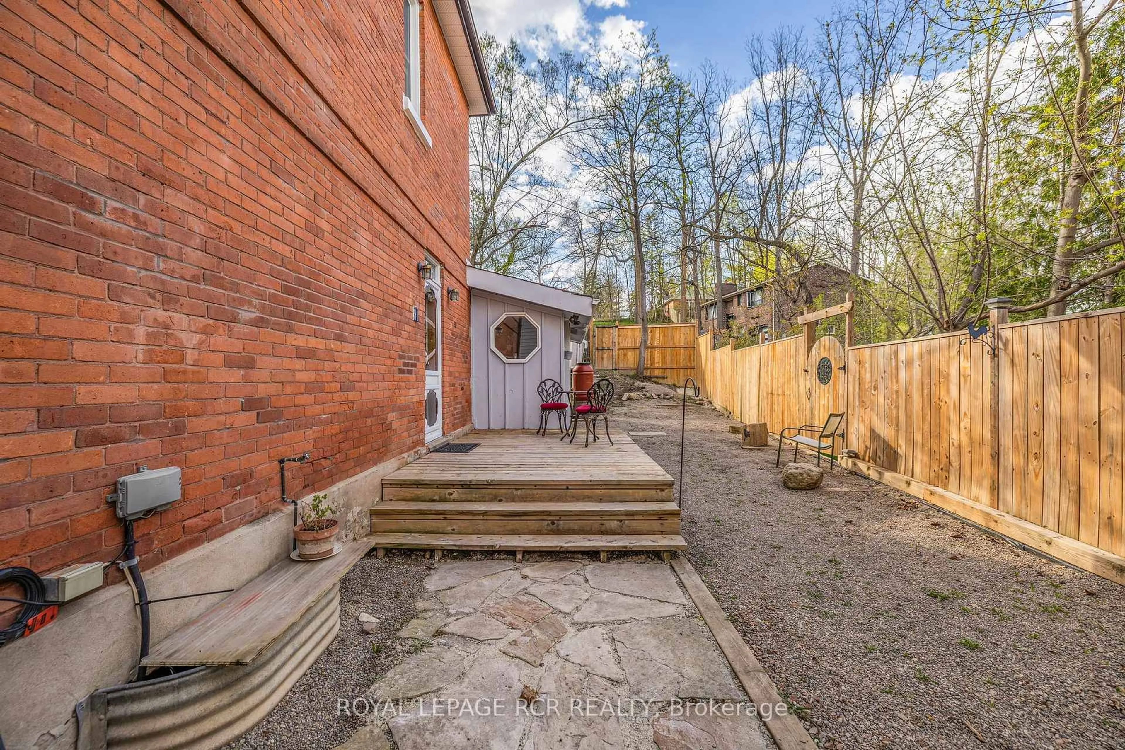 Patio, street for 91 King St, Caledon Ontario L7E 1A2