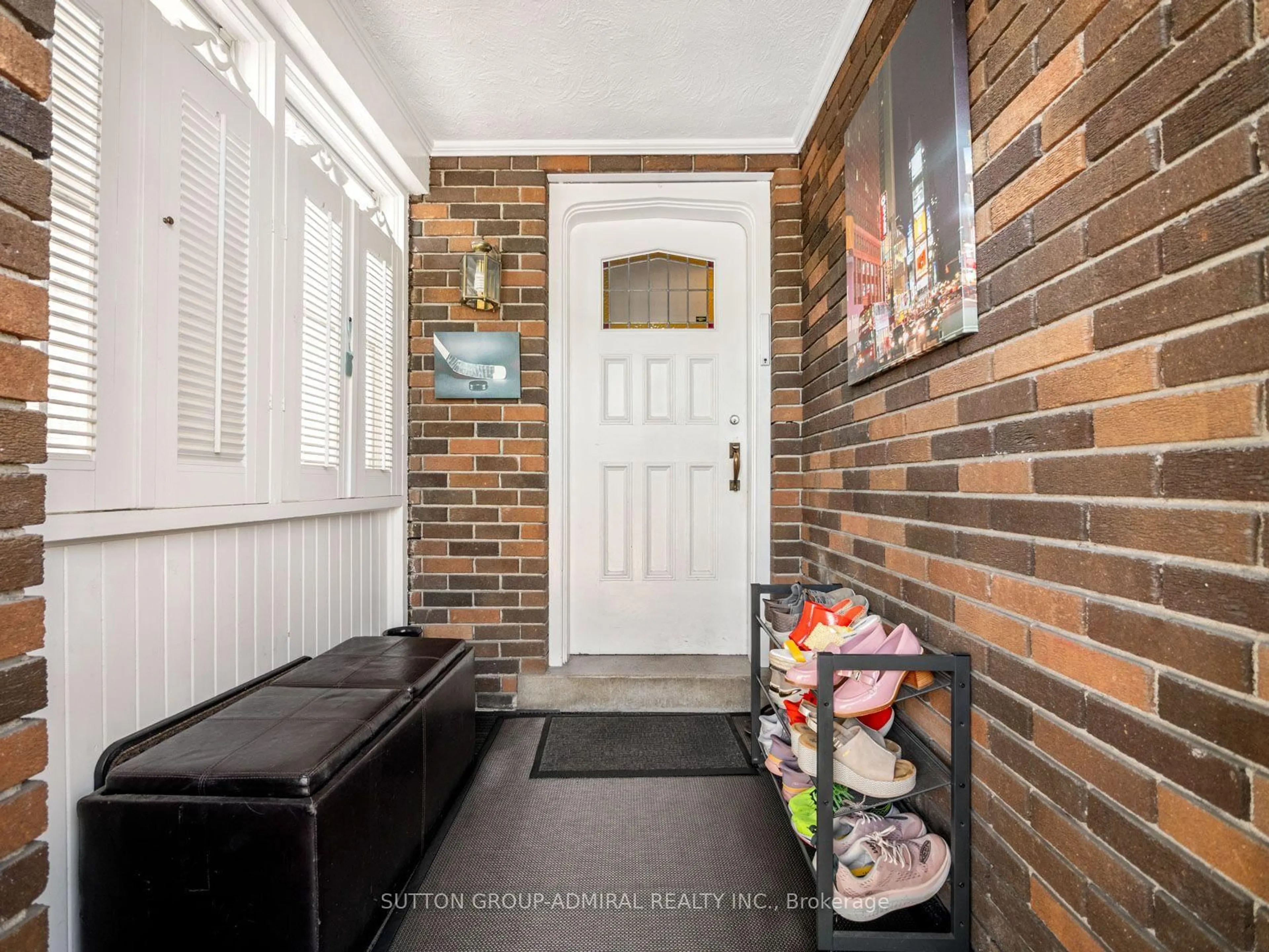 Indoor entryway for 980 Kipling Ave, Toronto Ontario M9B 3L2