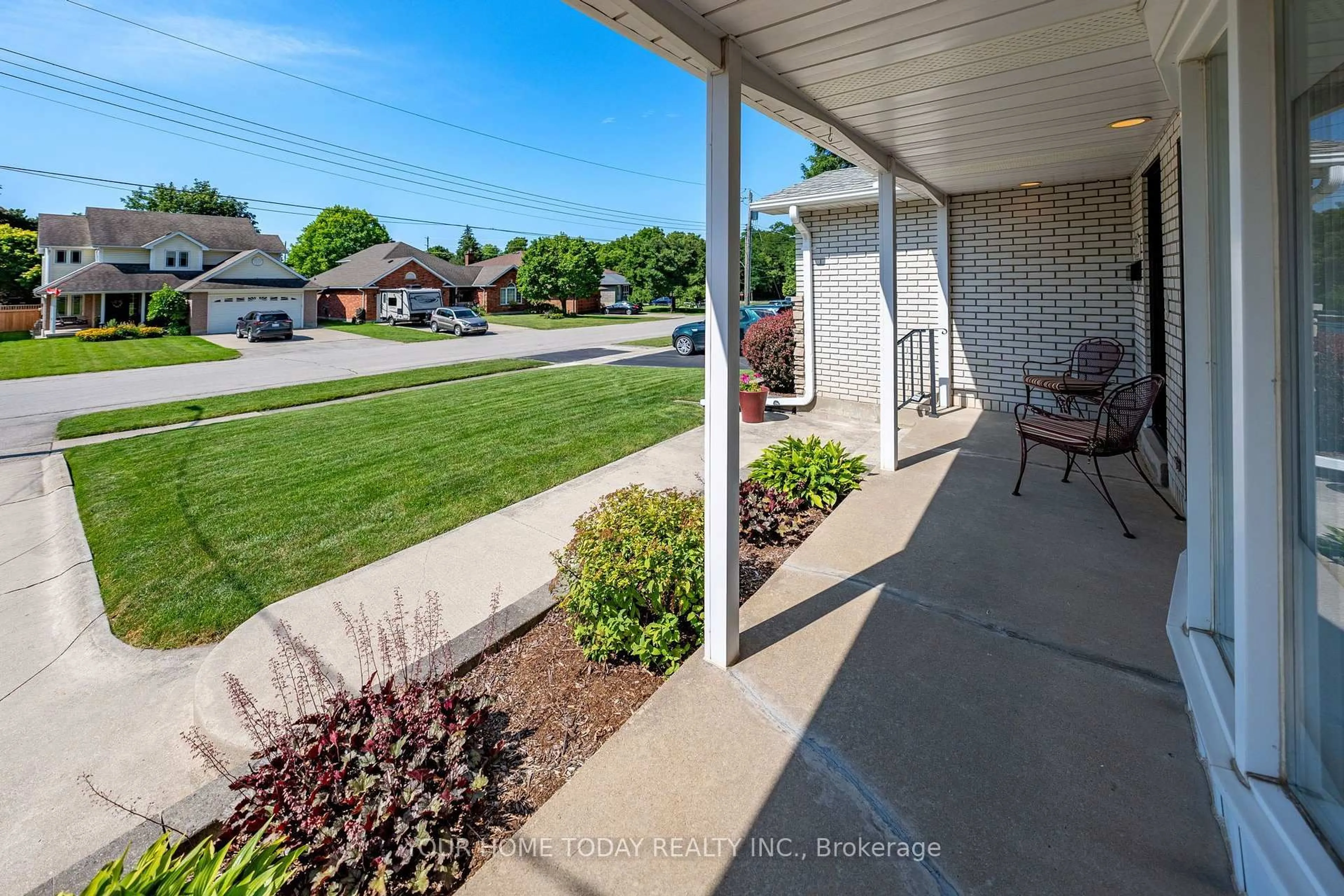 Patio, street for 17 Carole St, Halton Hills Ontario L7G 5B4