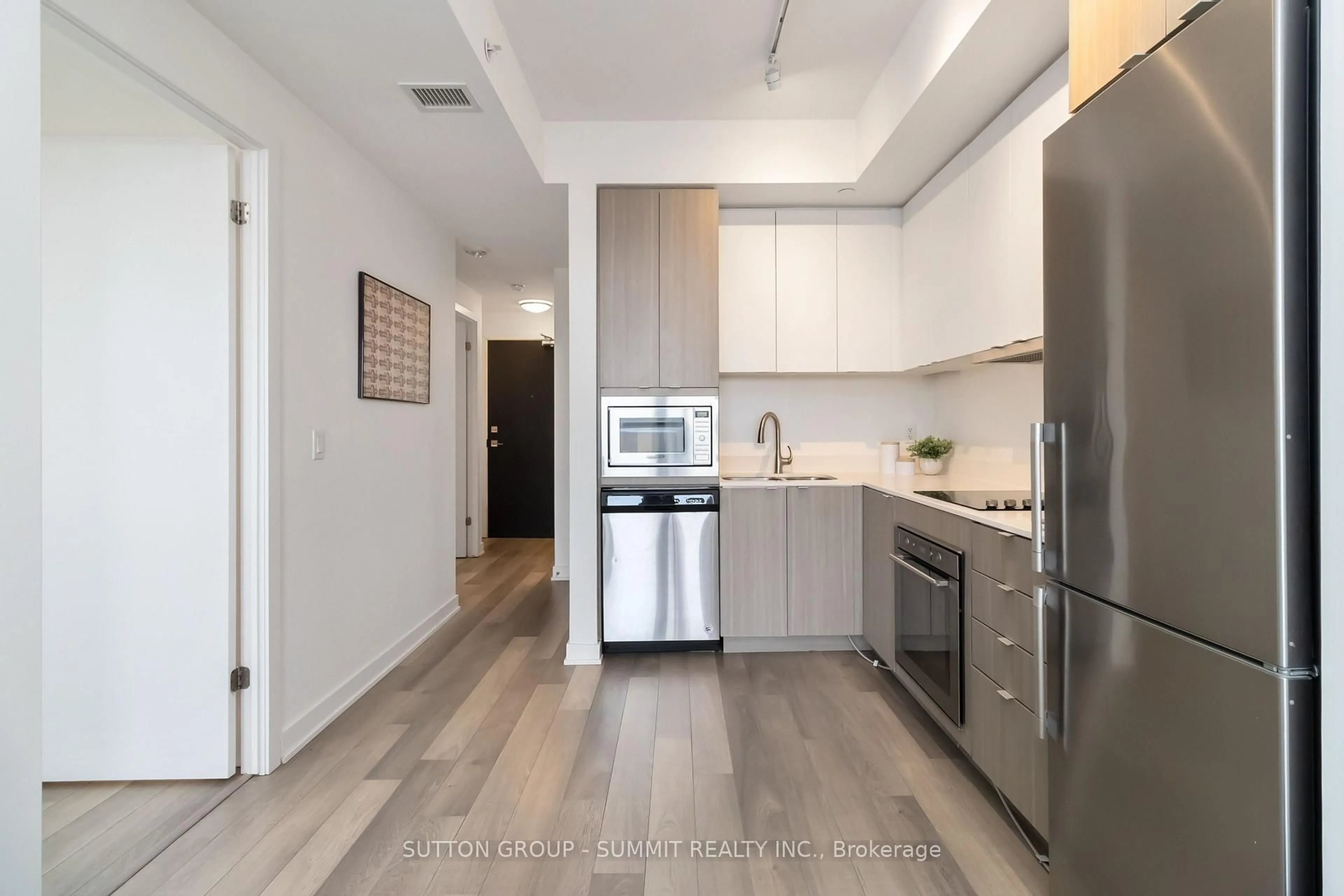 Open concept kitchen, unknown for 5220 DUNDAS St #D422, Burlington Ontario L7L 0J4