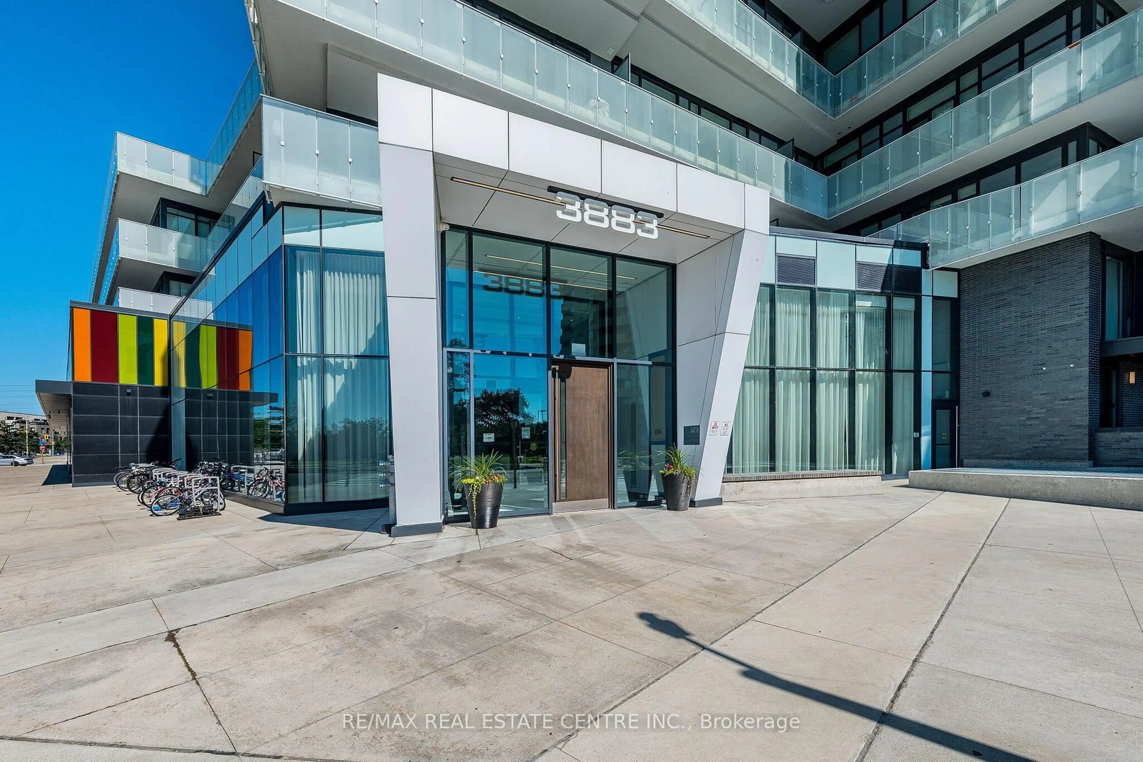 Indoor foyer for 3883 Quartz Rd, Mississauga Ontario L5B 0M4