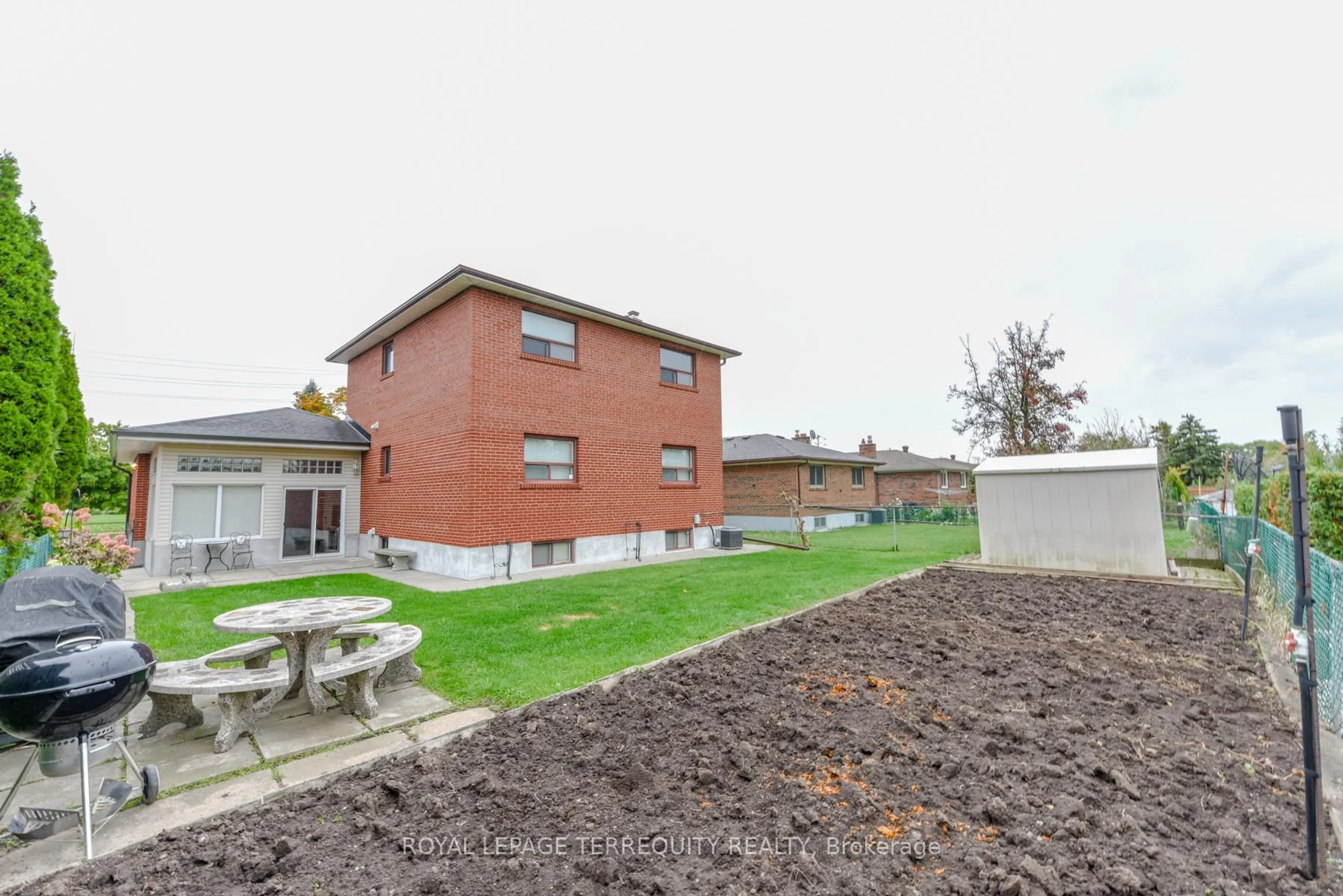 Patio, building for 94 Melbert Rd, Toronto Ontario M9C 3R1